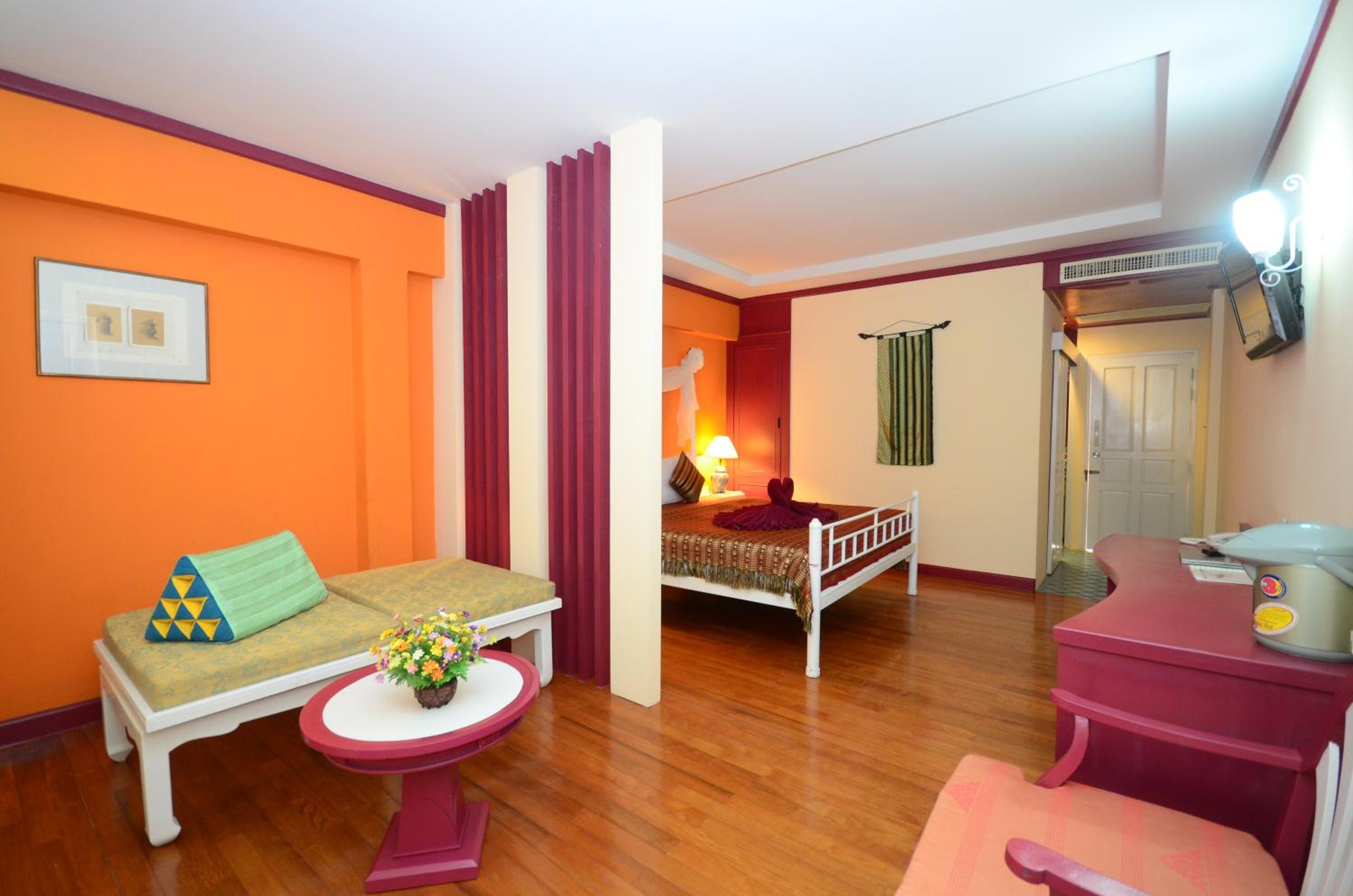 Superior Twin Room with Pool View - Photo 2
