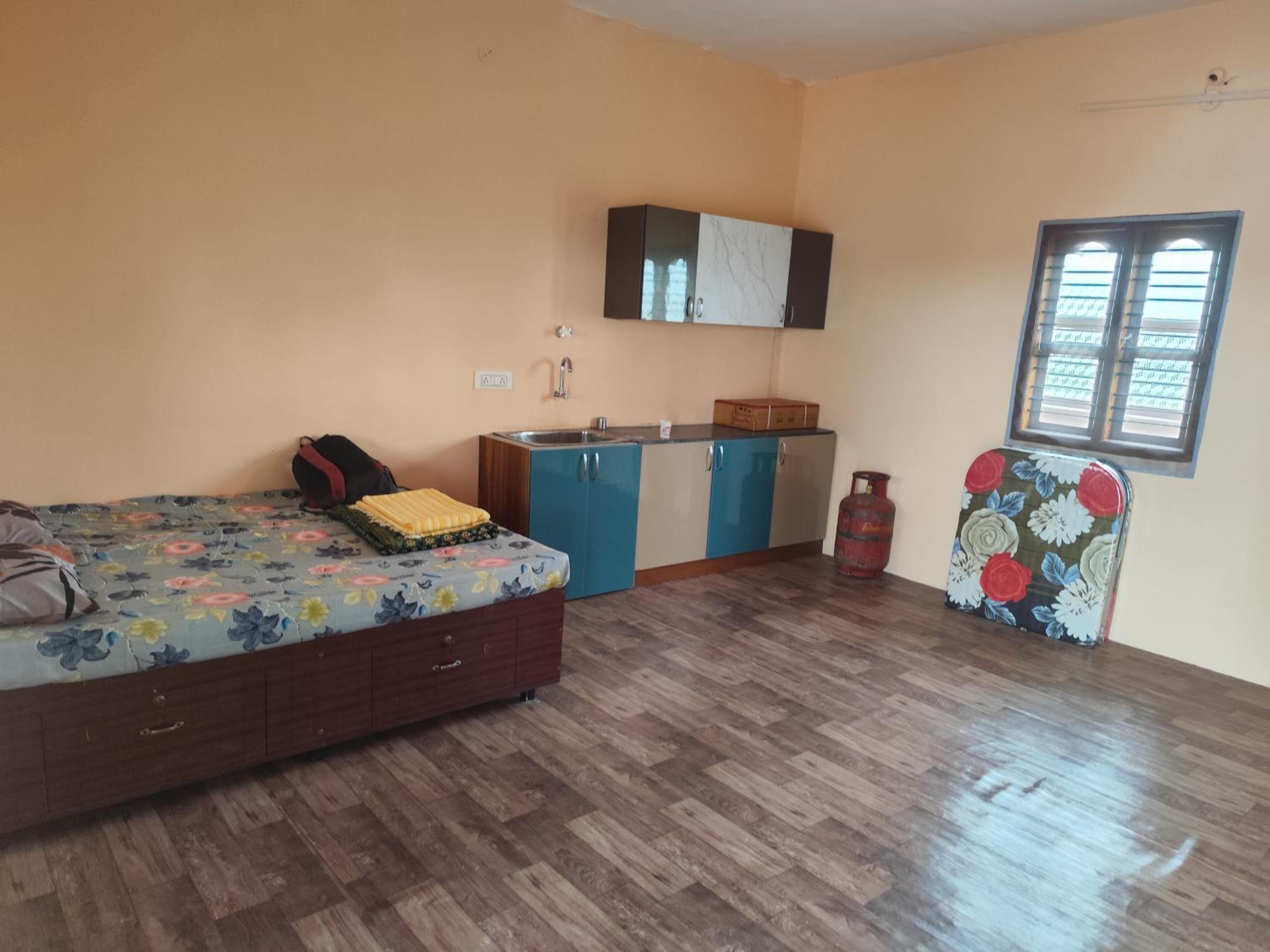 Four-Bedroom House photo 2