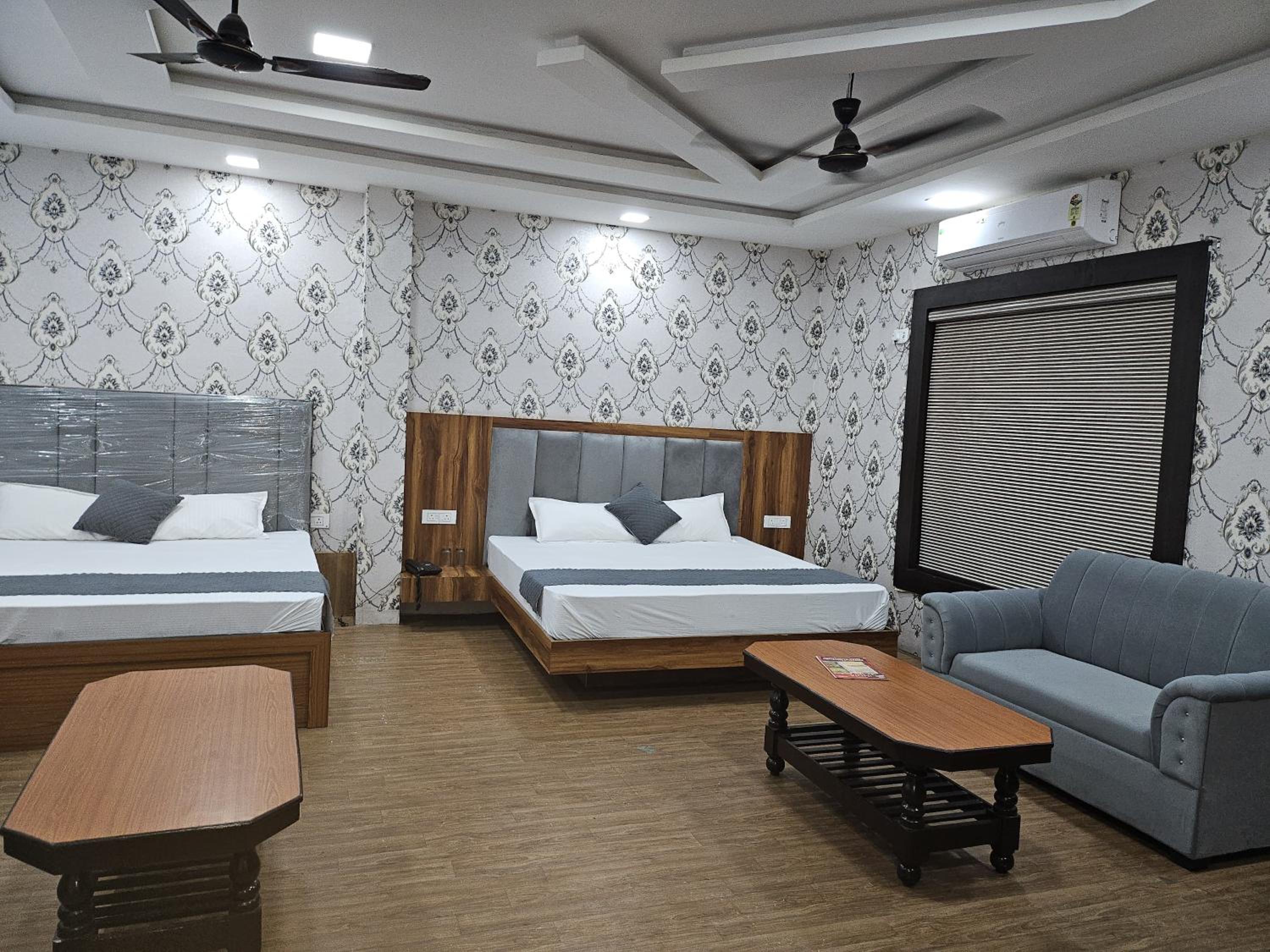Large Double Room photo 1