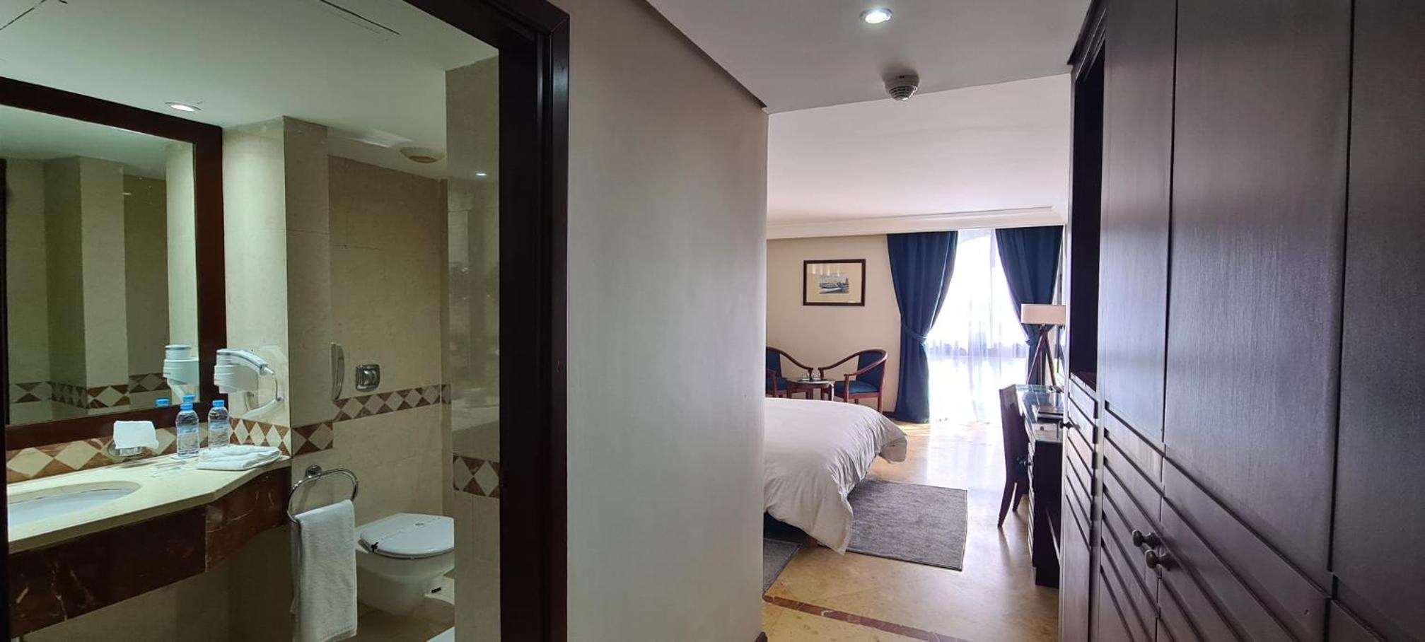 Deluxe Double Room (2 Adults + 1 Child)