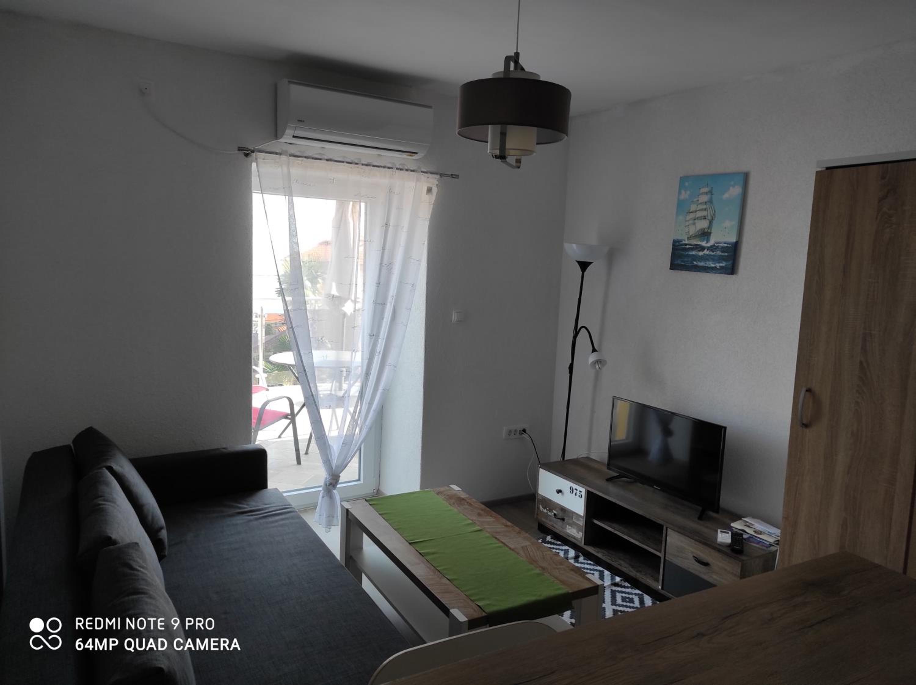 One-Bedroom Apartment with Sea View and Balcony