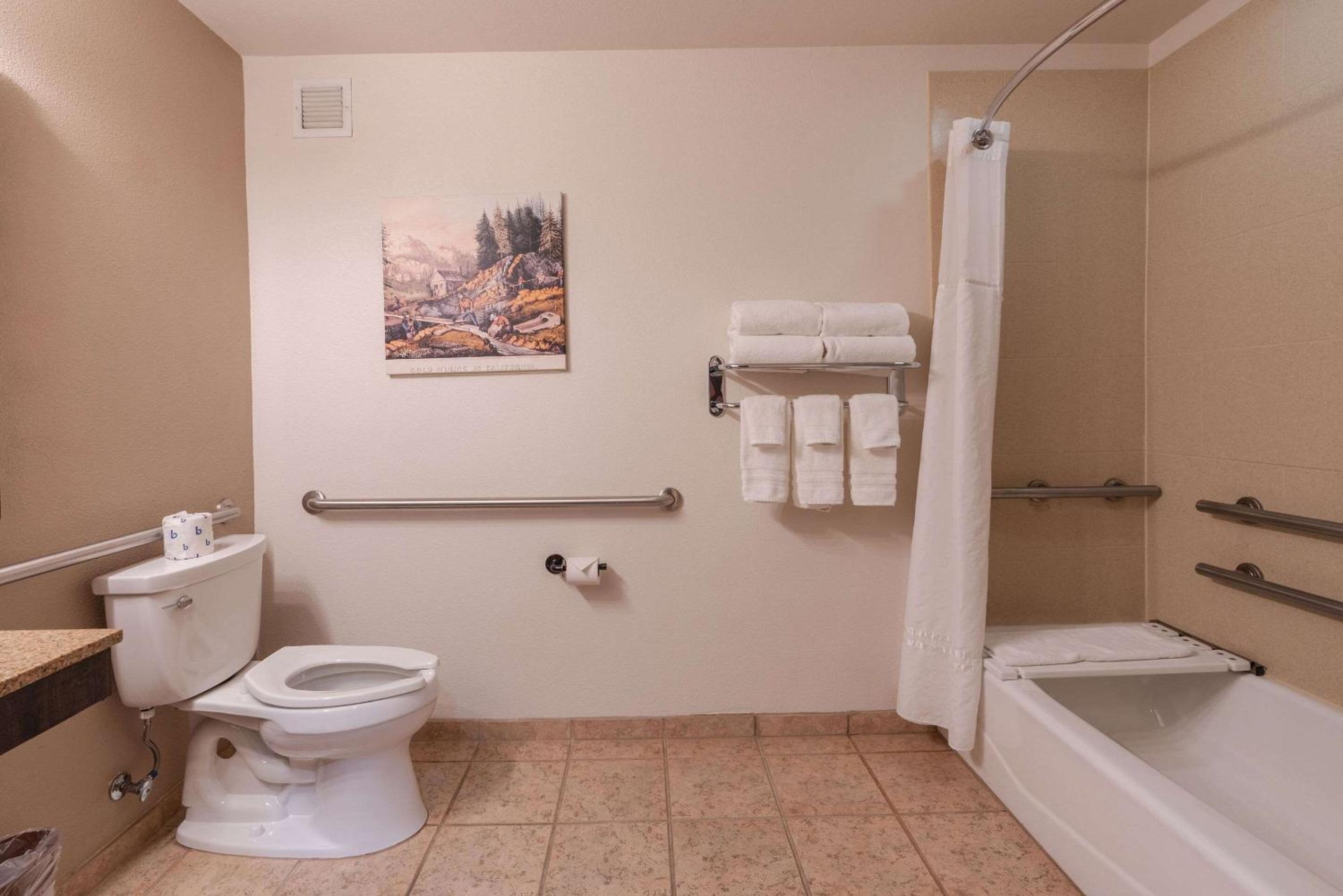 Suite with Two Queen Beds - Accessible/Non-Smoking - Photo 3
