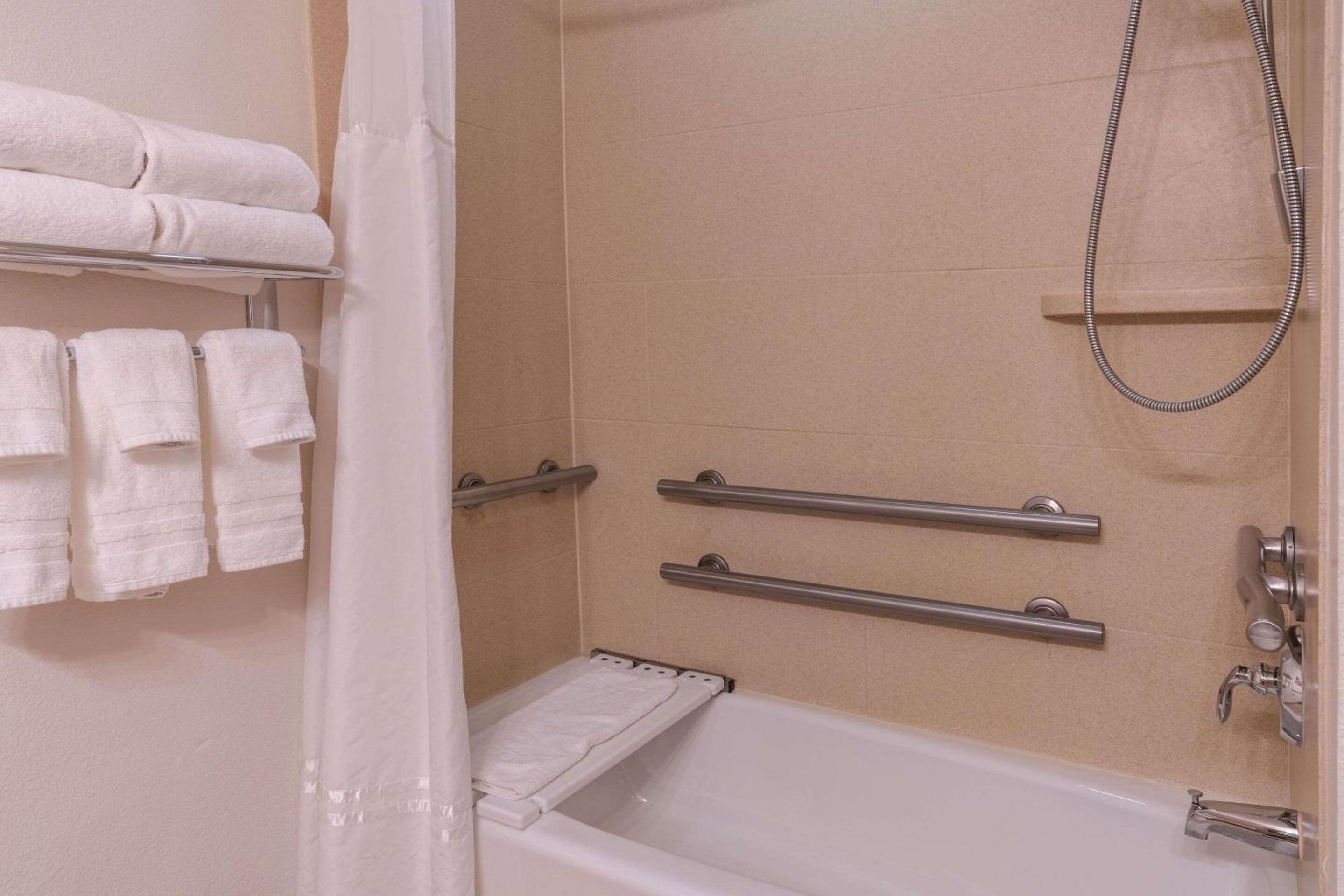 Suite with Two Queen Beds - Accessible/Non-Smoking - Photo 4