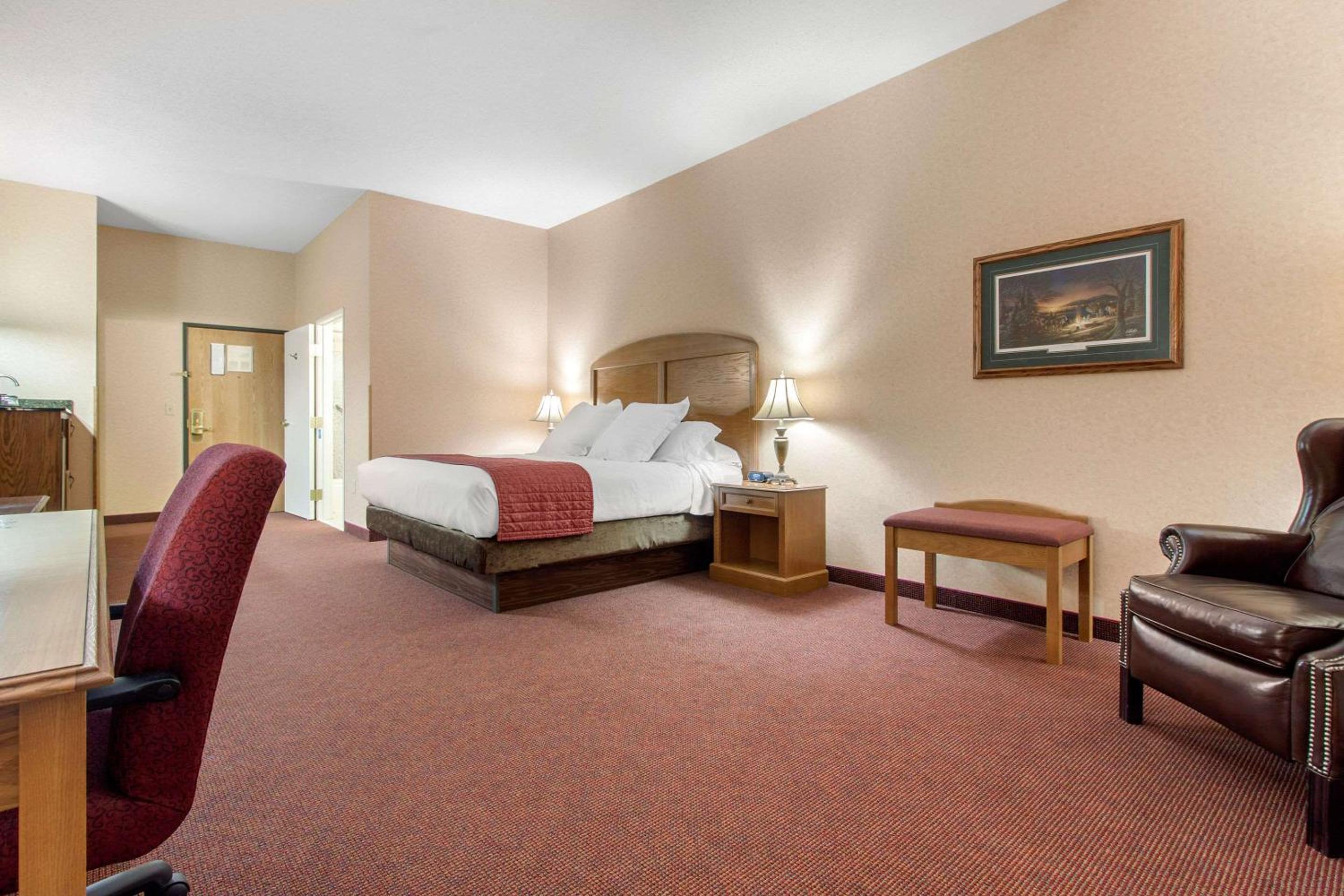 King Room - Non-Smoking - Photo 2
