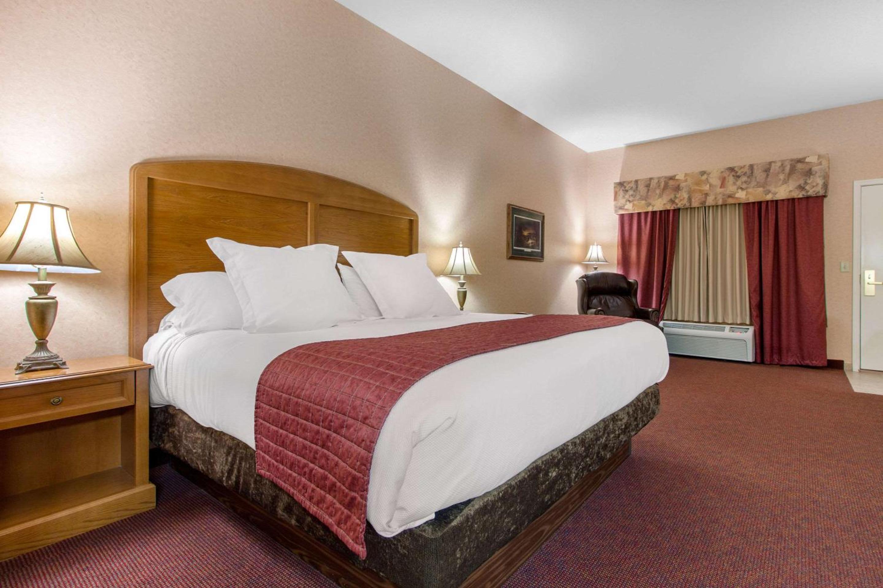 King Room - Non-Smoking - Photo 1