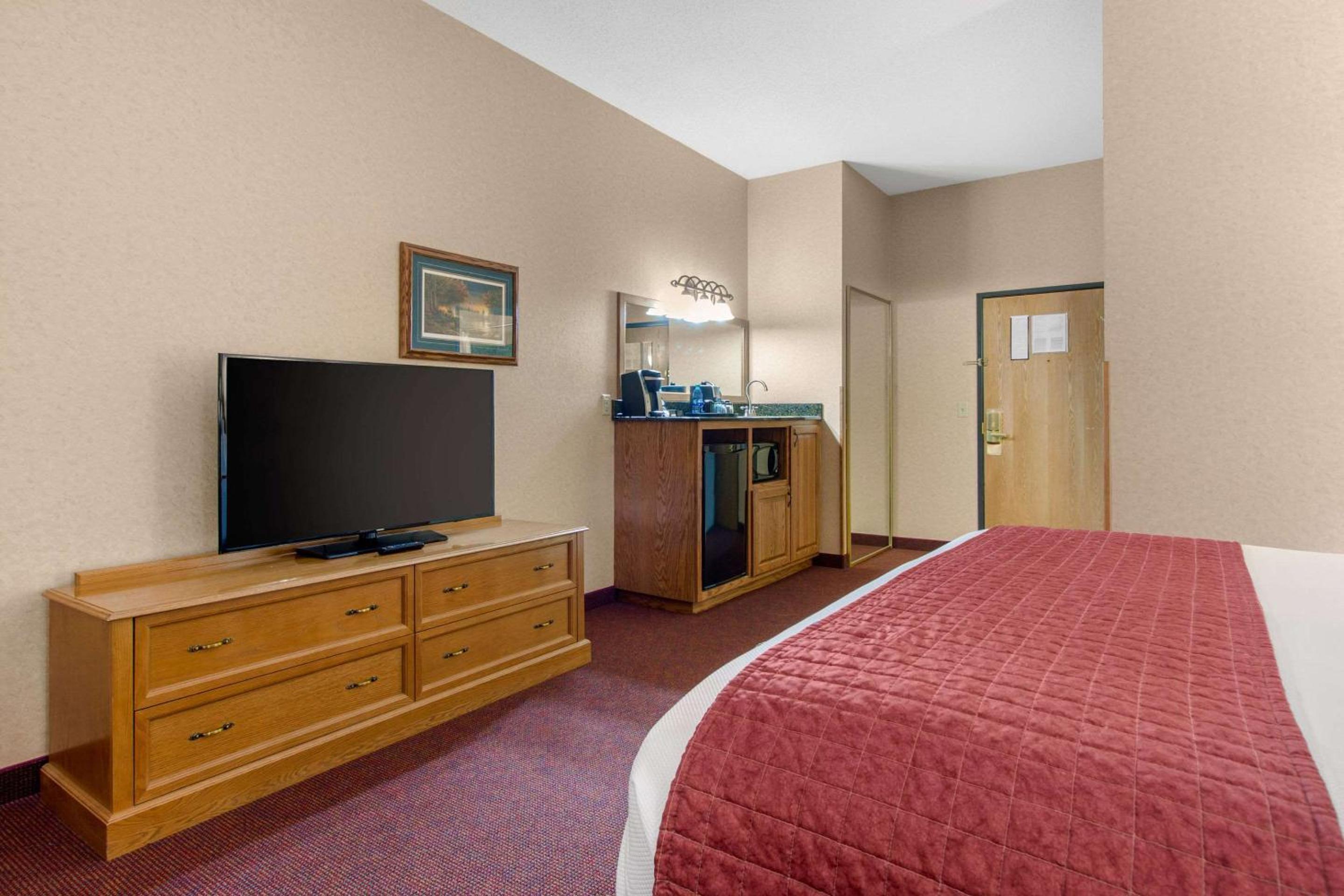 King Room - Non-Smoking - Photo 3