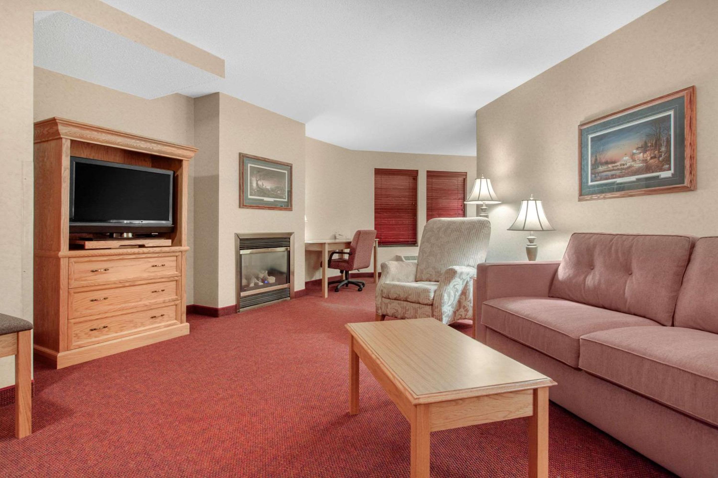 King Suite with Two King Beds - Non-Smoking photo 1