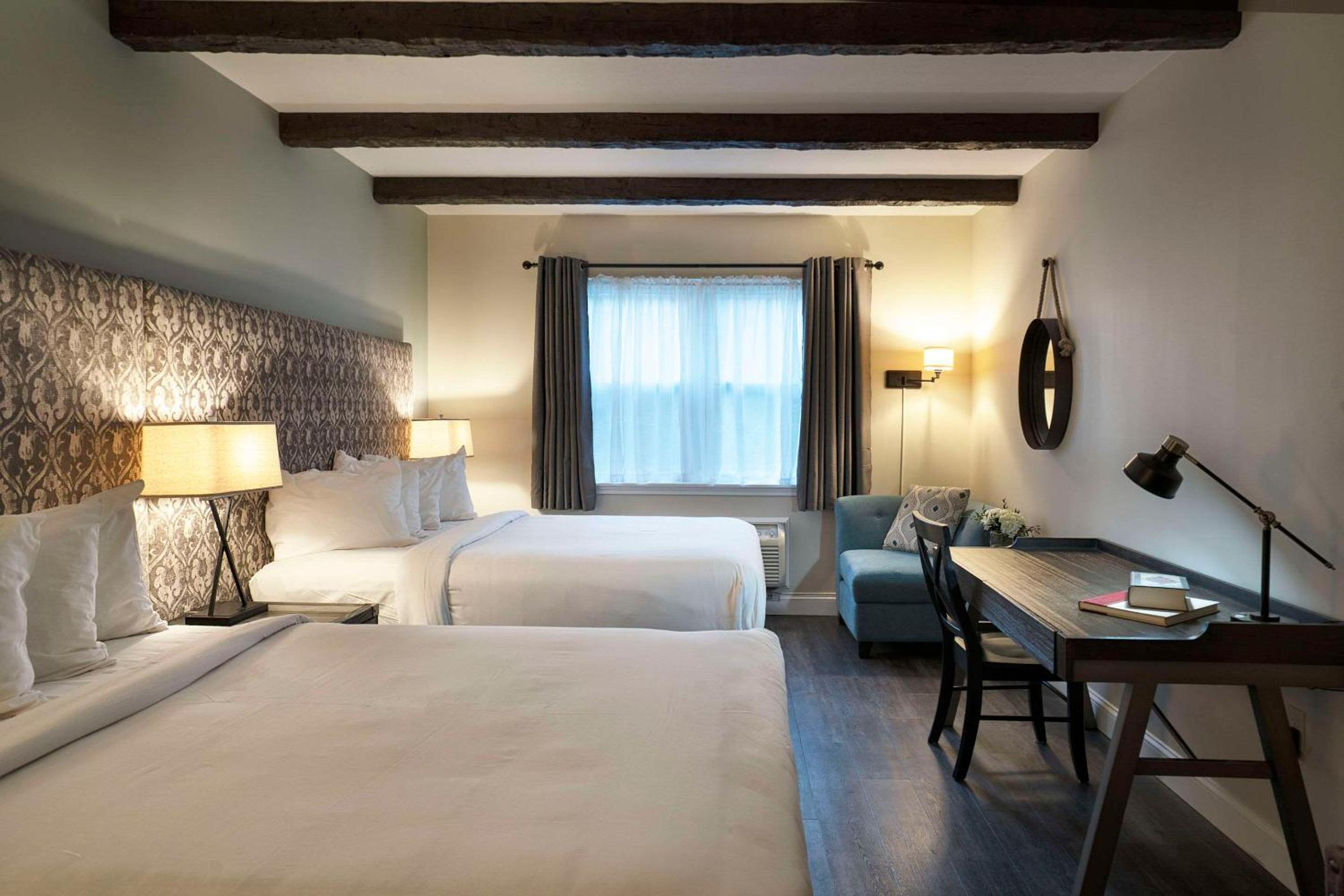 Upgrade Queen Room with Two Queen Beds - Non-Smoking - Photo 1