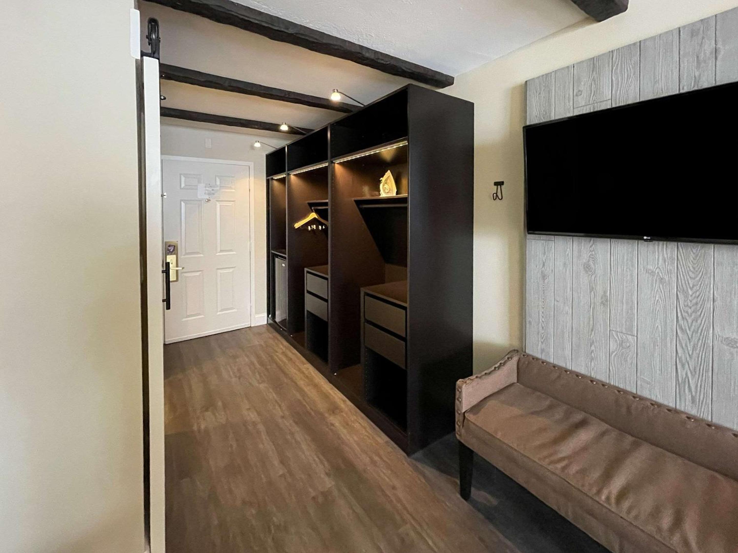 Business King Room - Non-Smoking - Photo 2