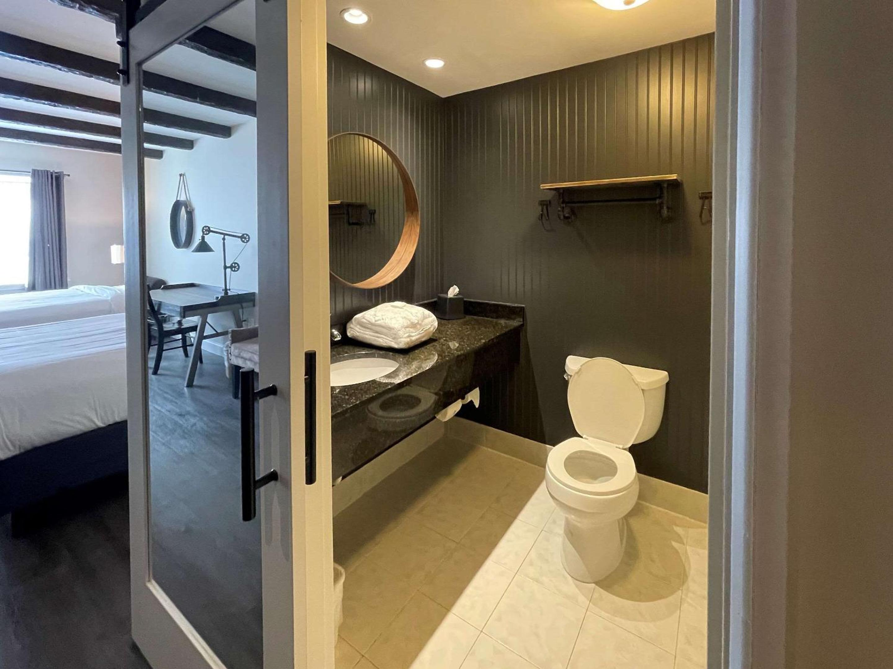 Upgrade Queen Room with Two Queen Beds - Non-Smoking - Photo 9