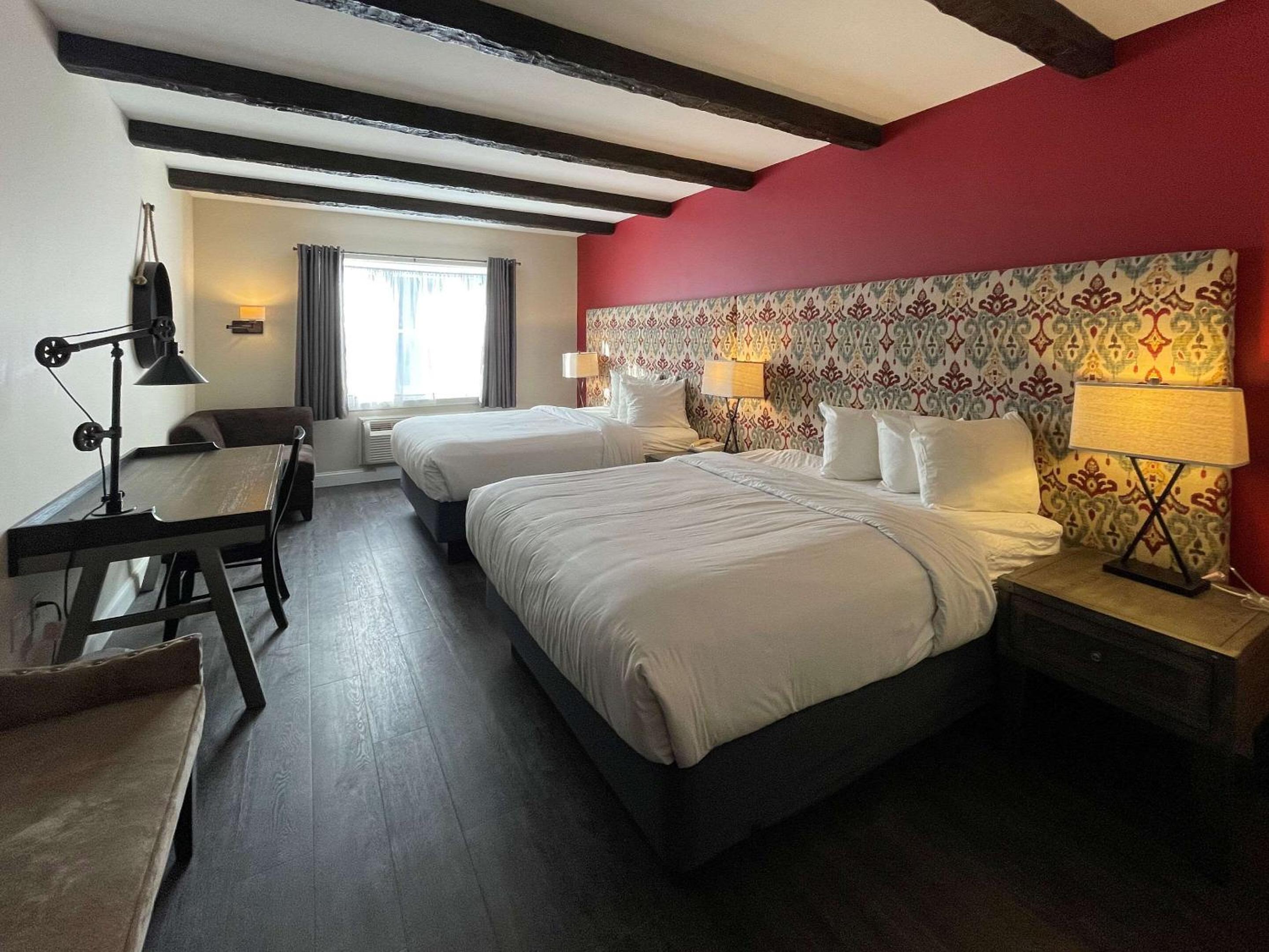 Upgrade Queen Room with Two Queen Beds - Non-Smoking - Photo 6