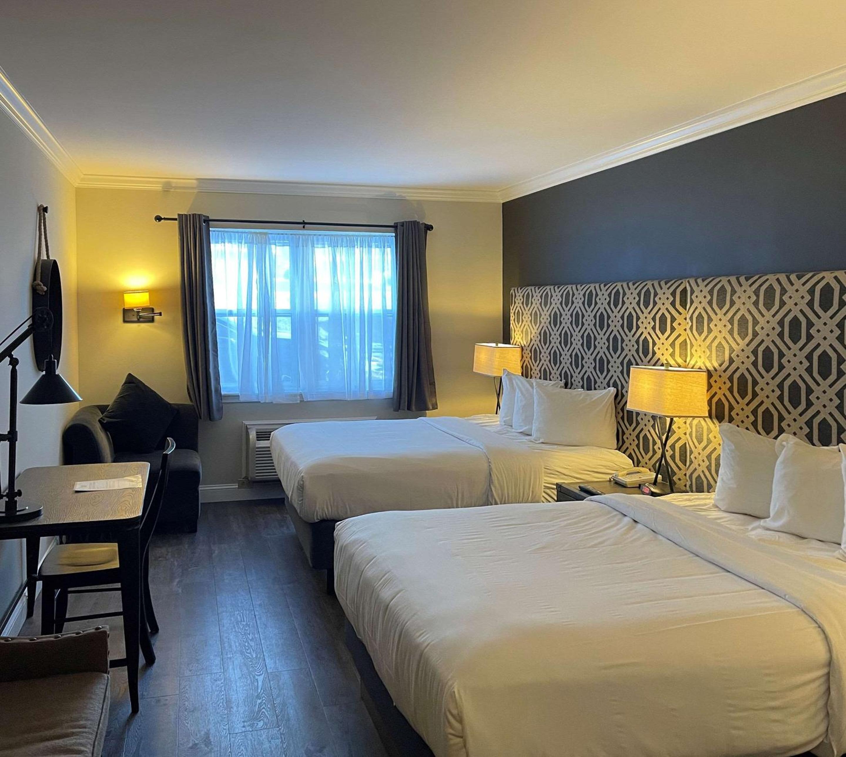 Upgrade Queen Room with Two Queen Beds - Non-Smoking - Photo 5