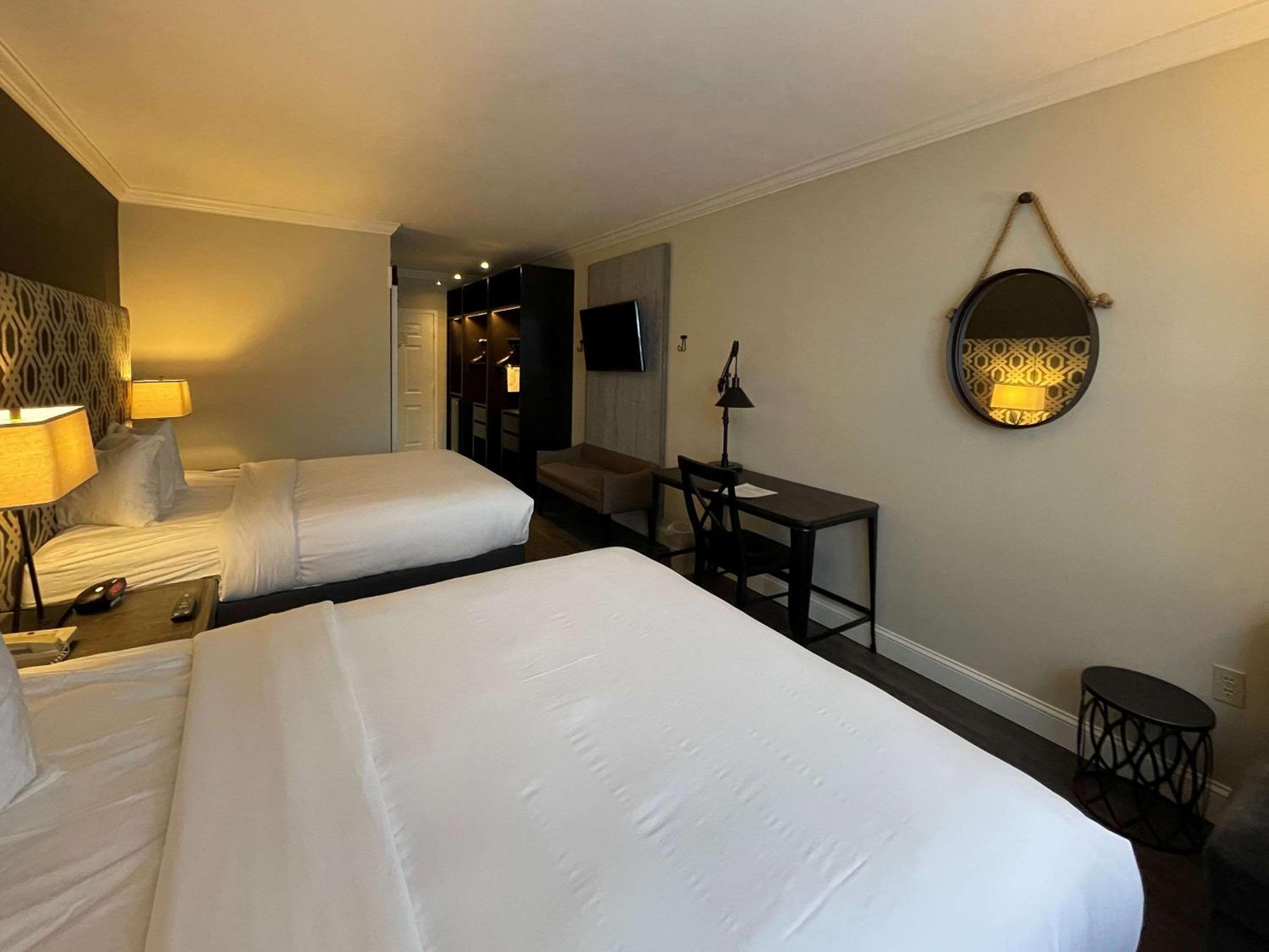 Upgrade Queen Room with Two Queen Beds - Non-Smoking - Photo 13