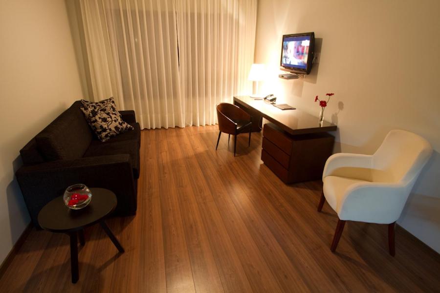 Suite - Photo 2