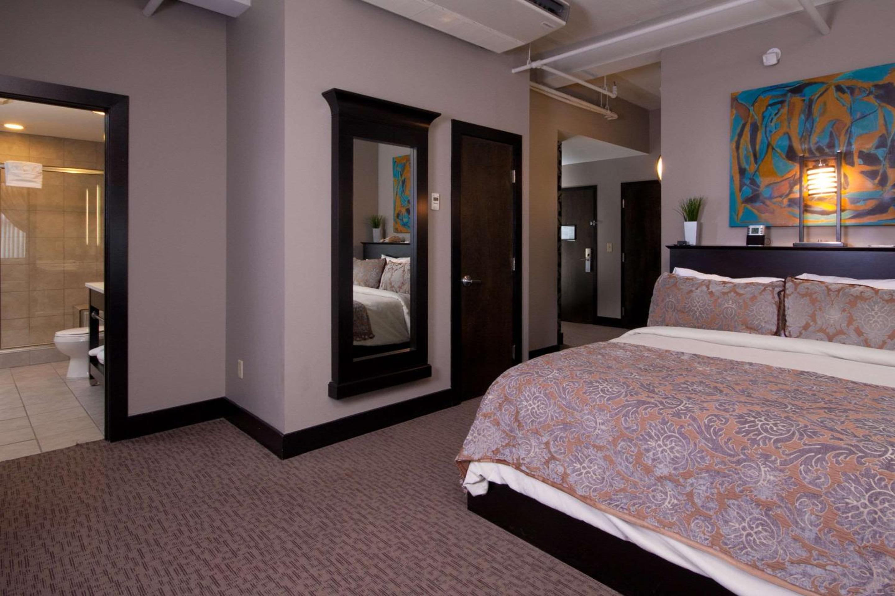 Standard King Room photo 3