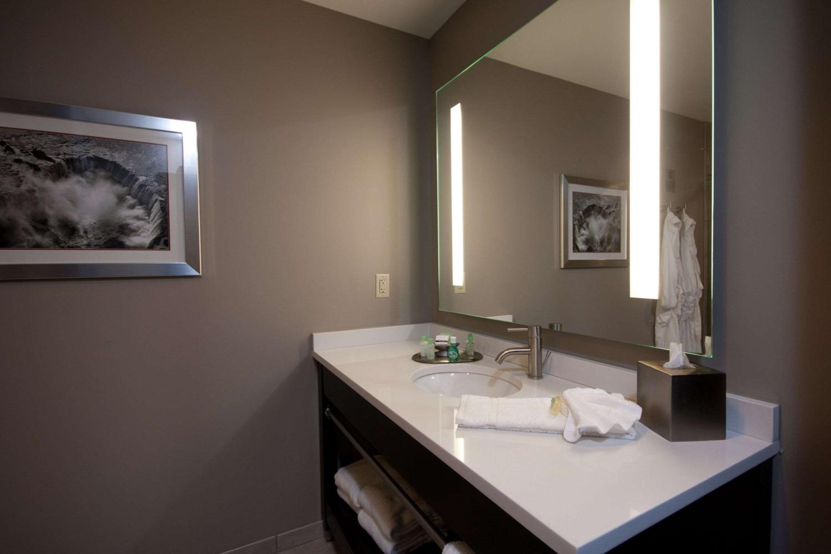 Standard Queen Room photo 2