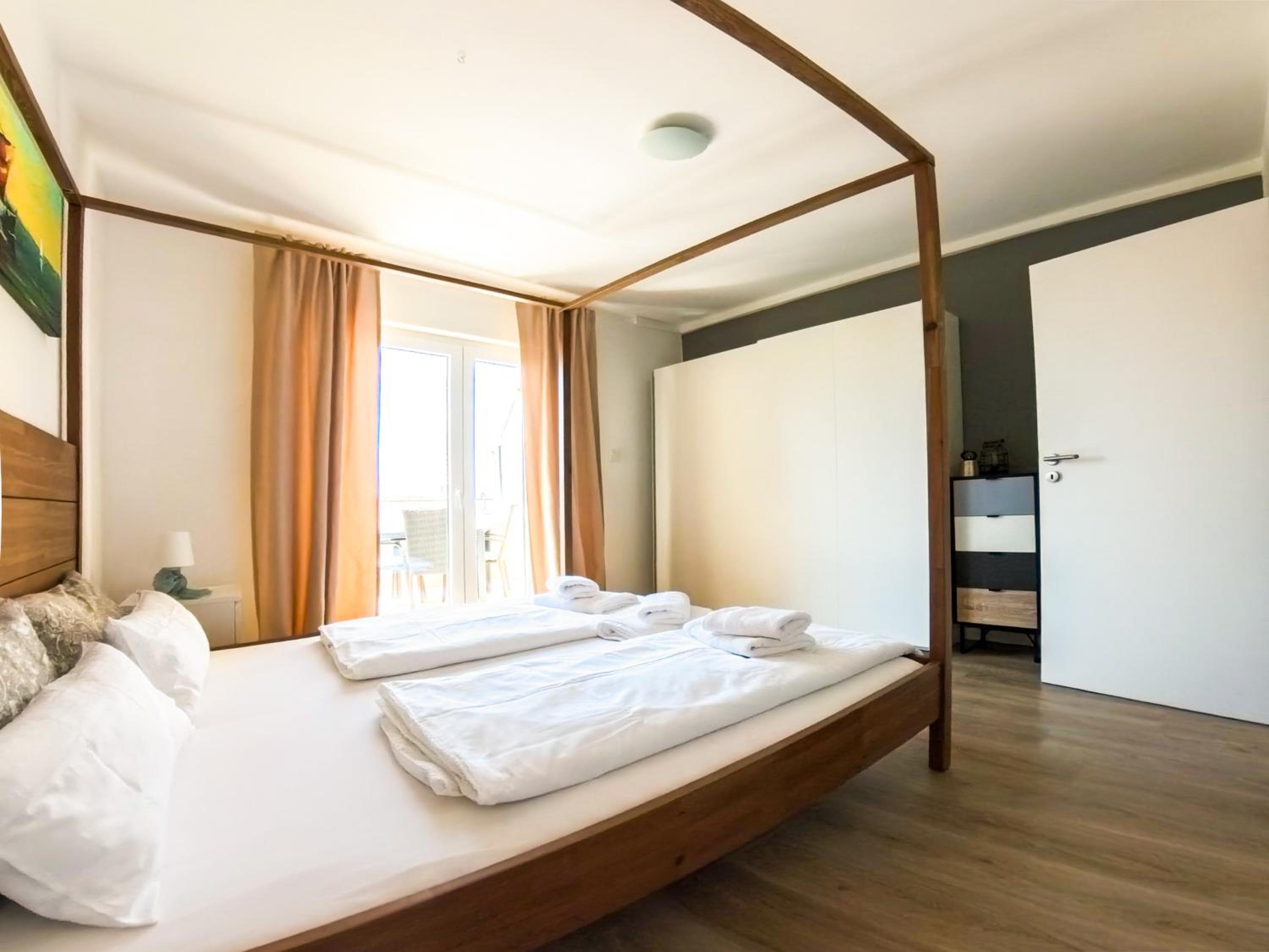 One-Bedroom Apartment with Balcony and Sea View - Photo 7