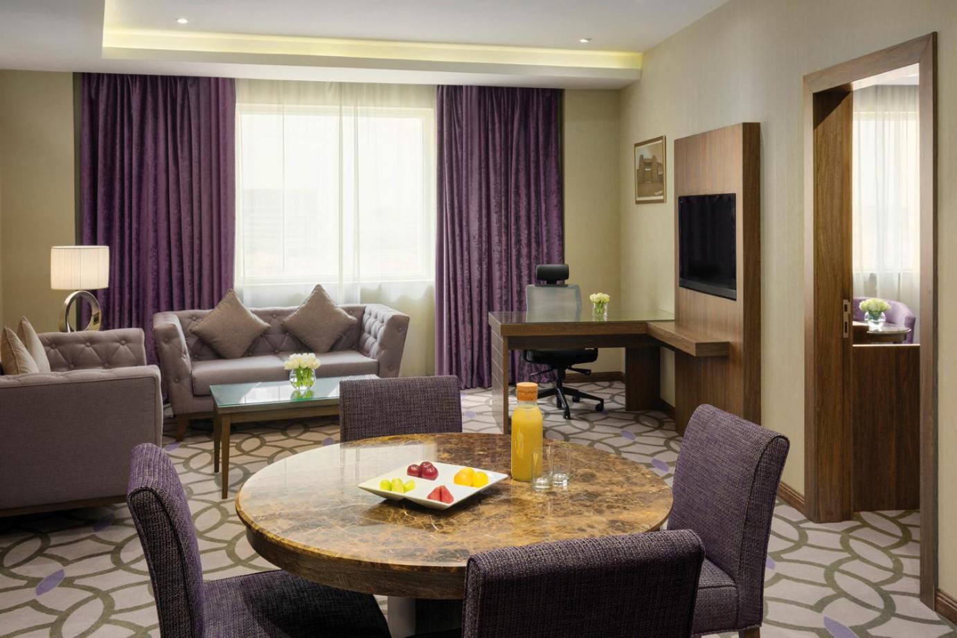 Executive King Suite - Photo 3