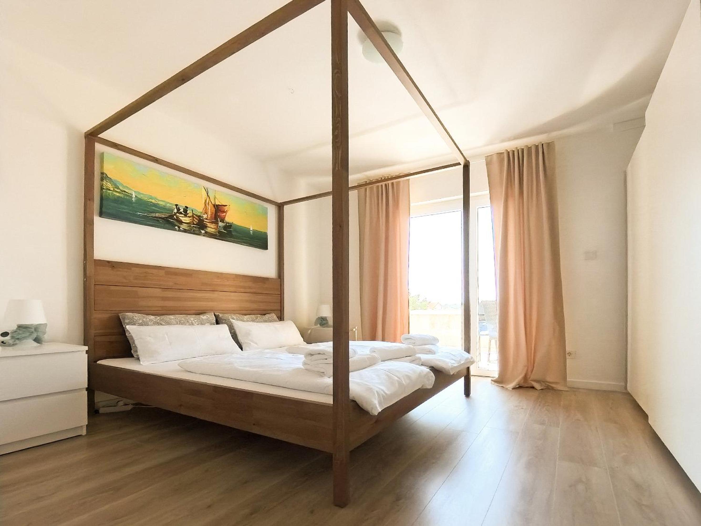 One-Bedroom Apartment with Balcony and Sea View - Photo 6