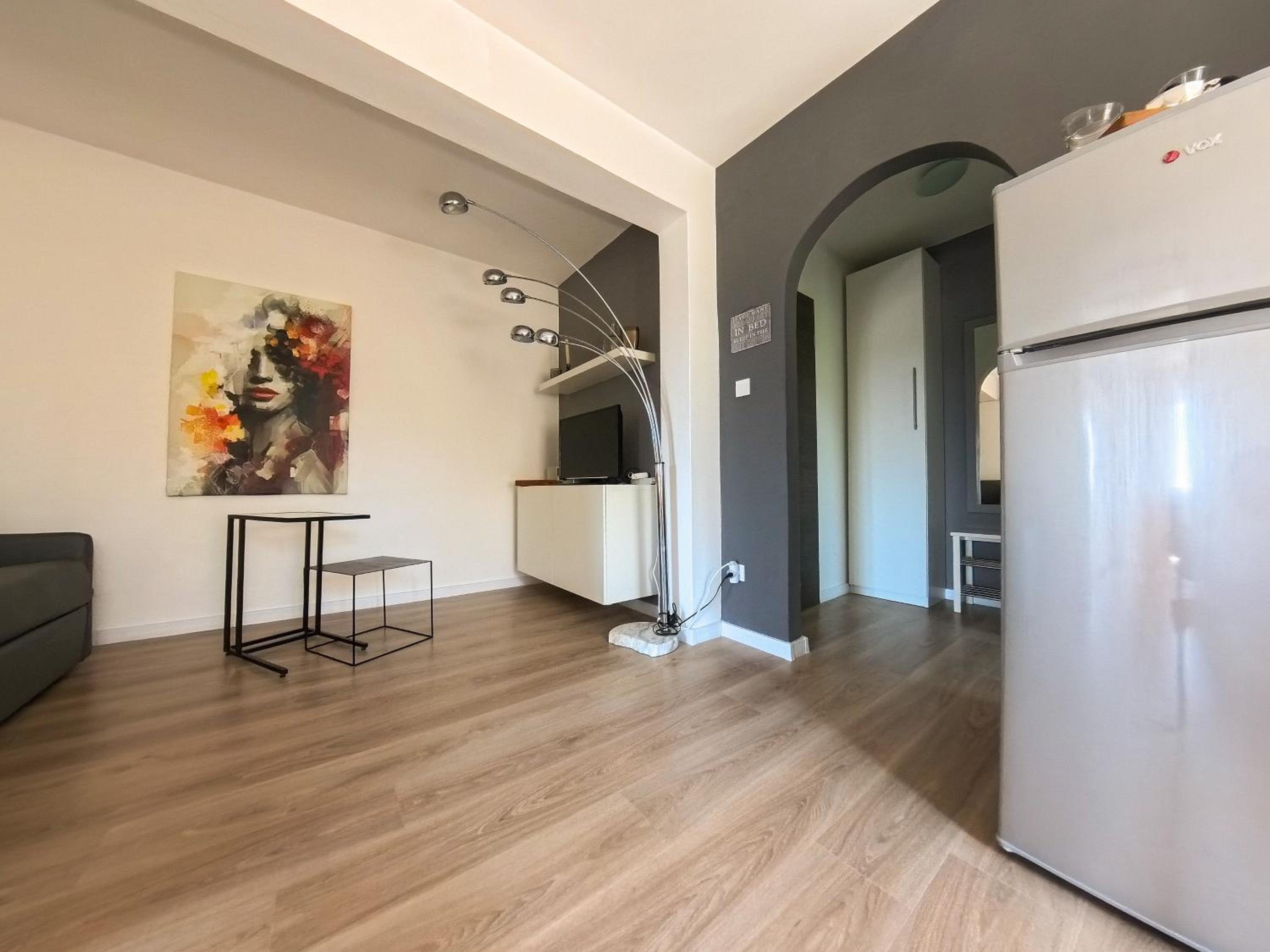 One-Bedroom Apartment with Balcony and Sea View - Photo 1