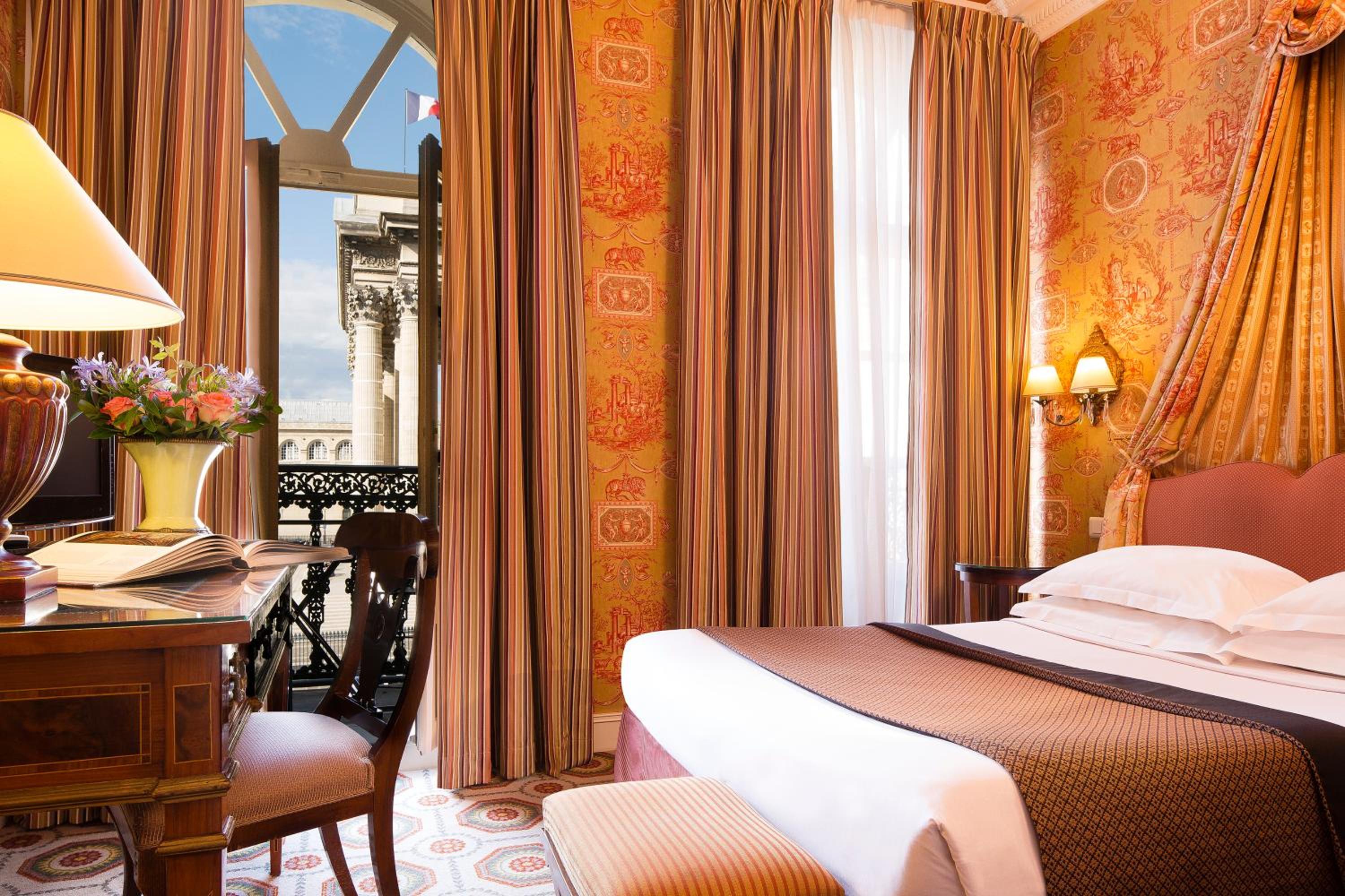 Superior Room with Balcony photo 1