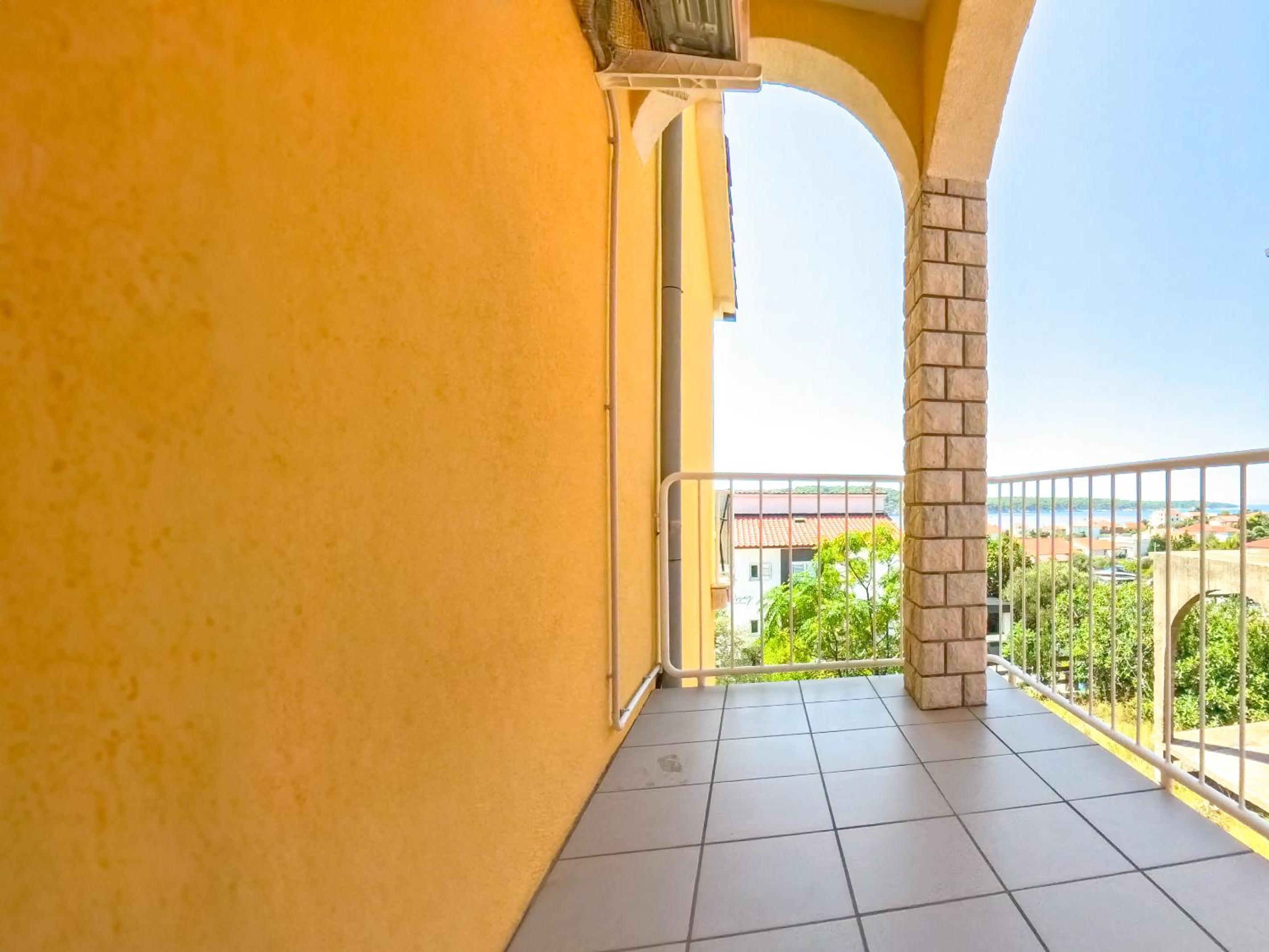 Apartment with Sea View - Photo 5