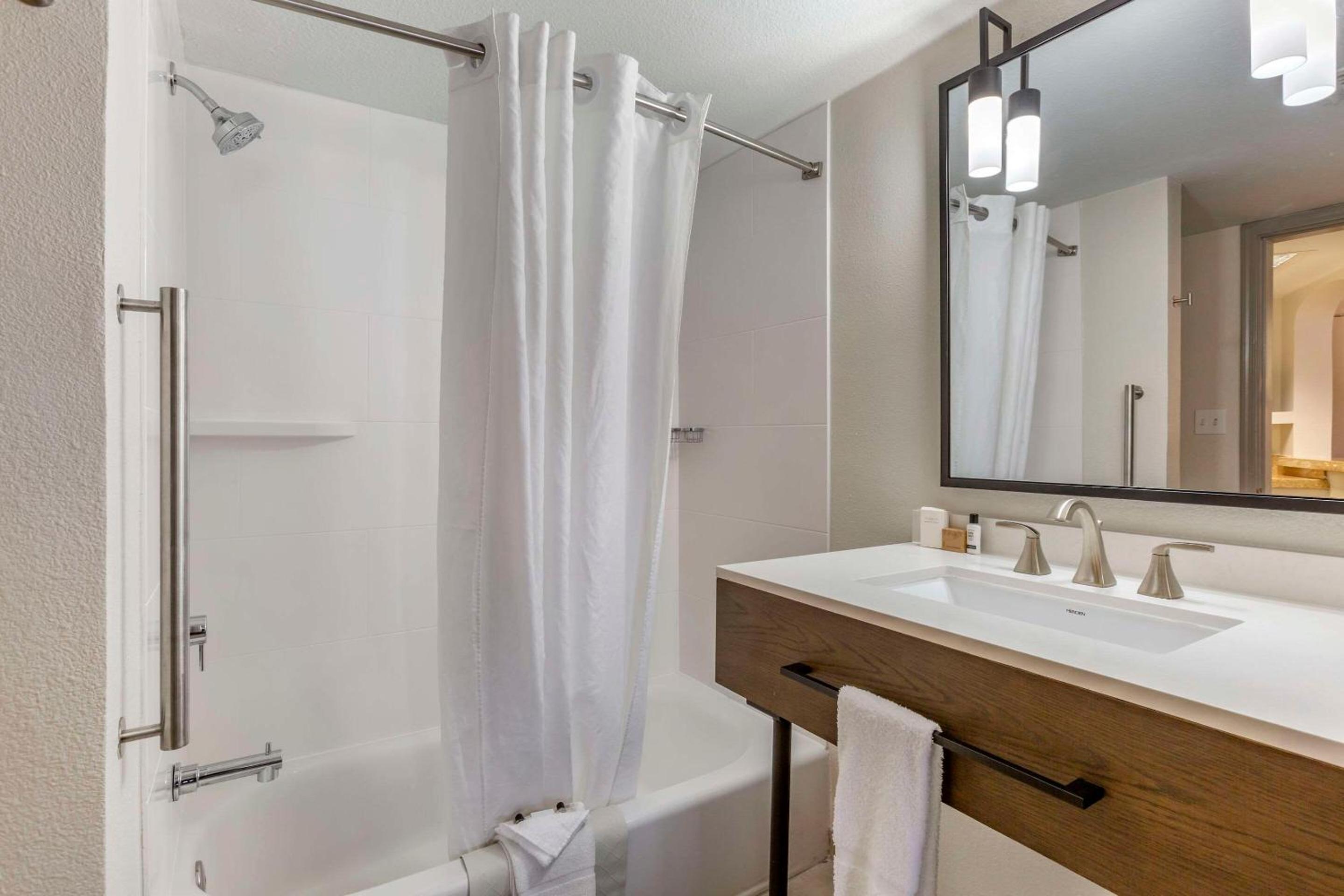 View Suite with Two Double Beds - Photo 2