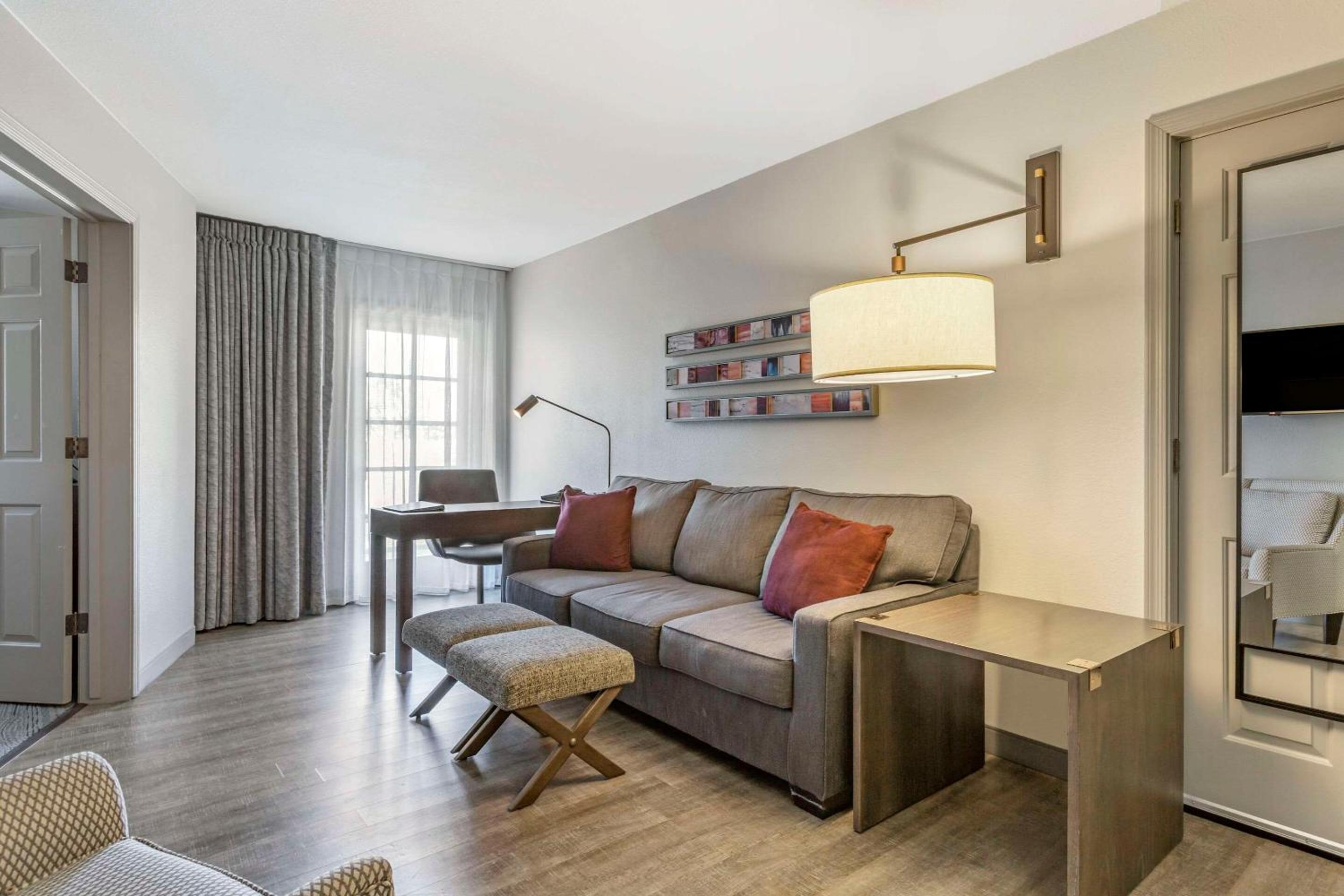 Standard Suite with Two Double Beds - Photo 2