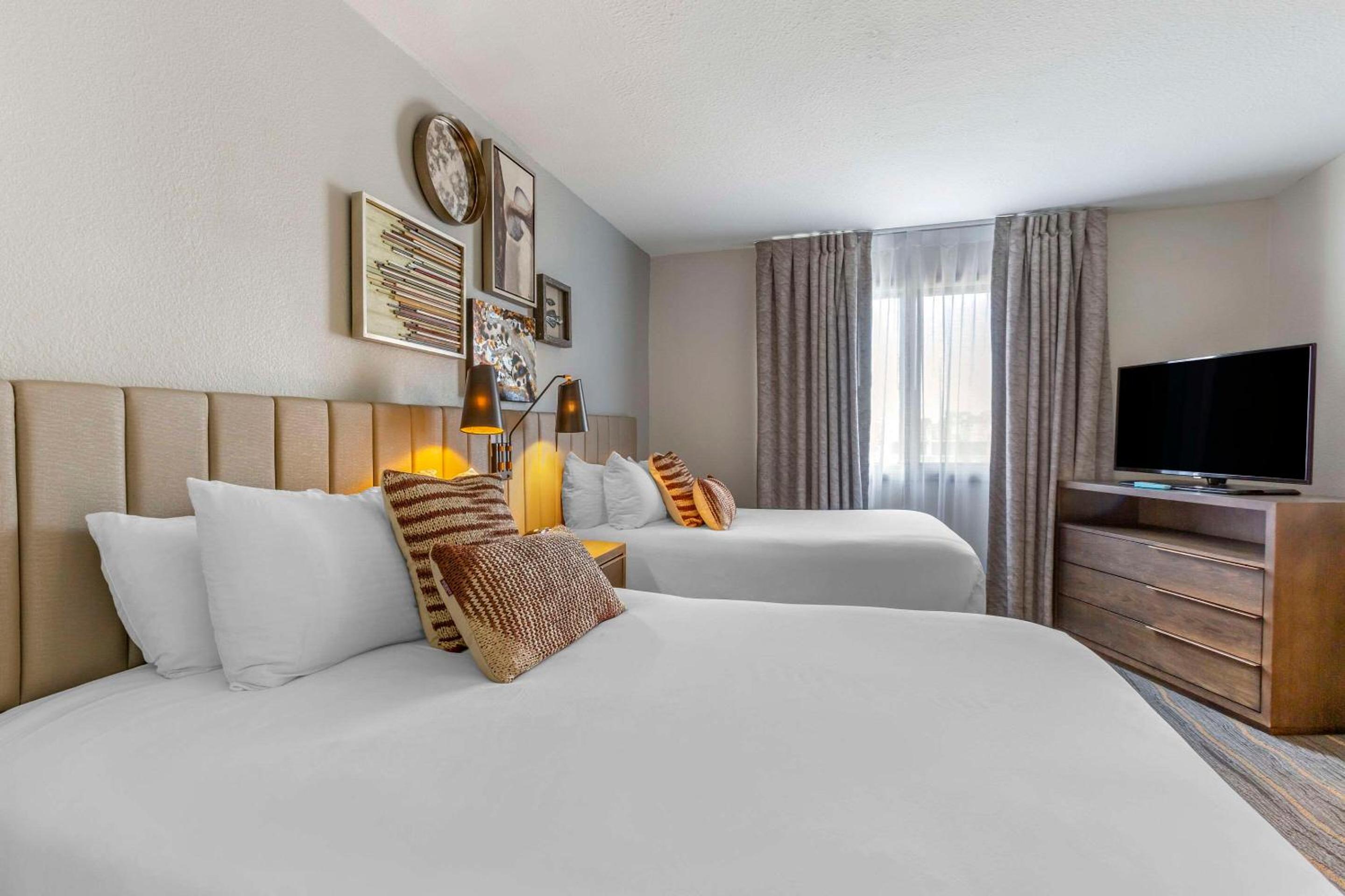 View Suite with Two Double Beds - Photo 1