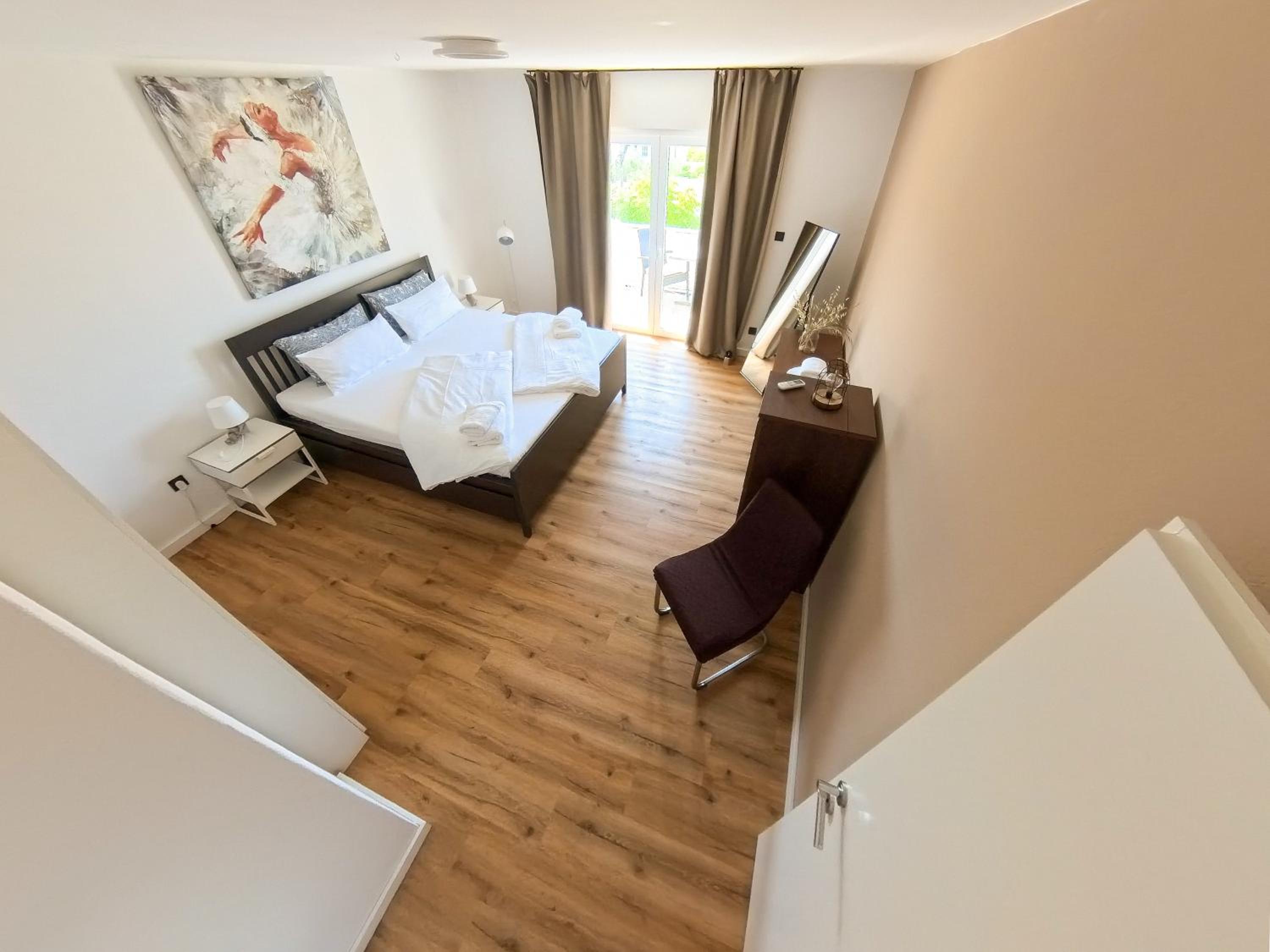 Apartment with Sea View - Photo 15