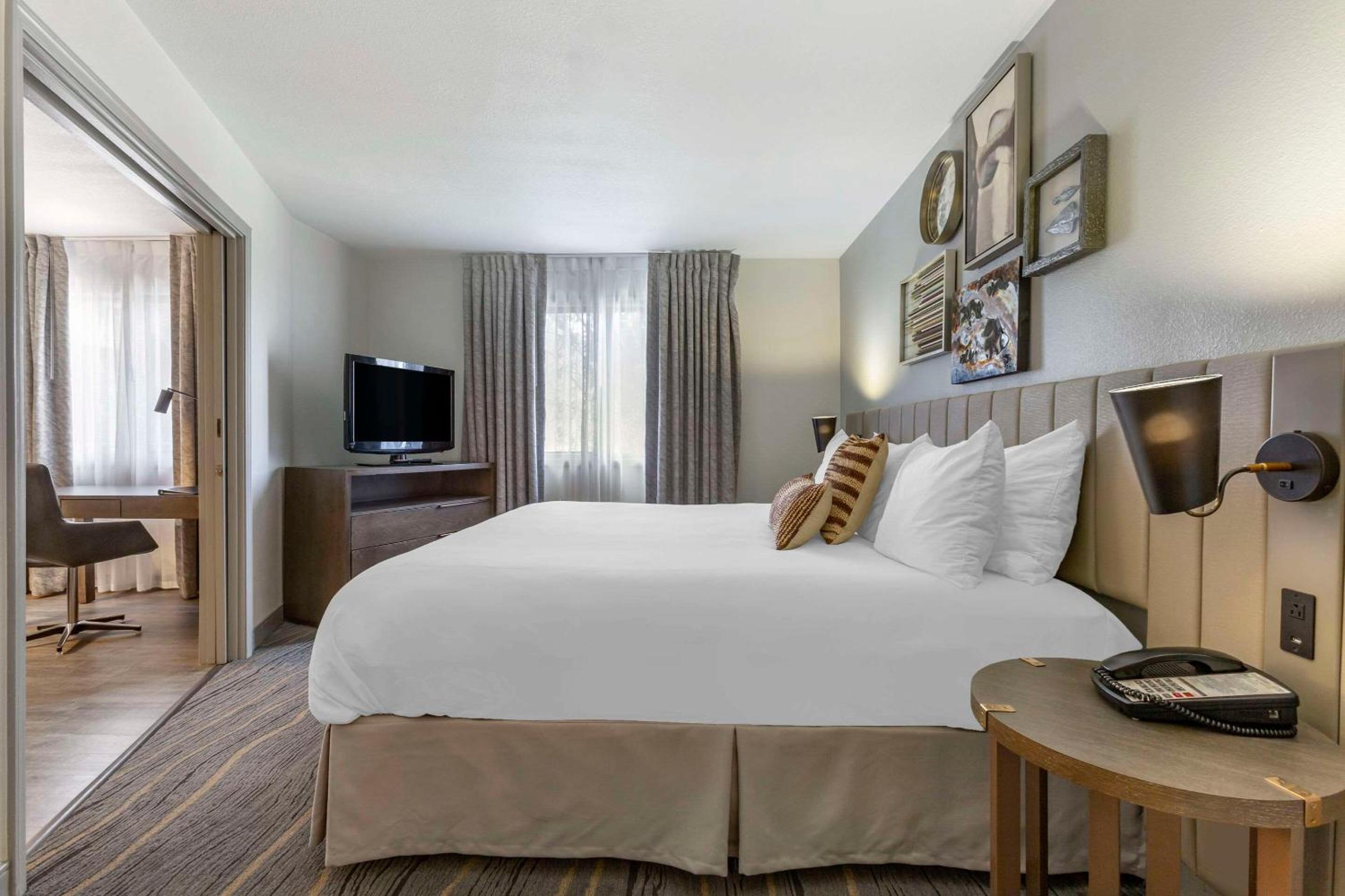 King Suite with View - Photo 1