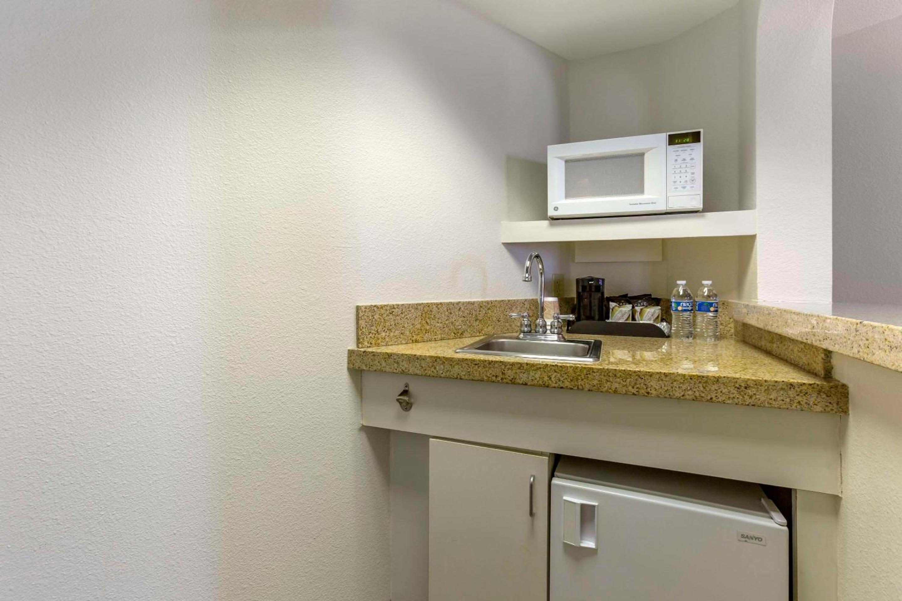 Standard King Suite - Photo 4