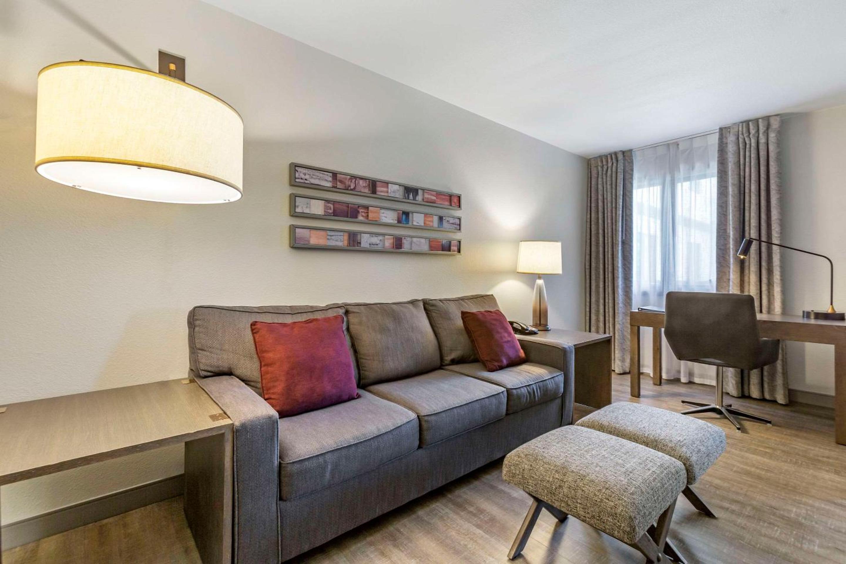 King Suite with View - Photo 4