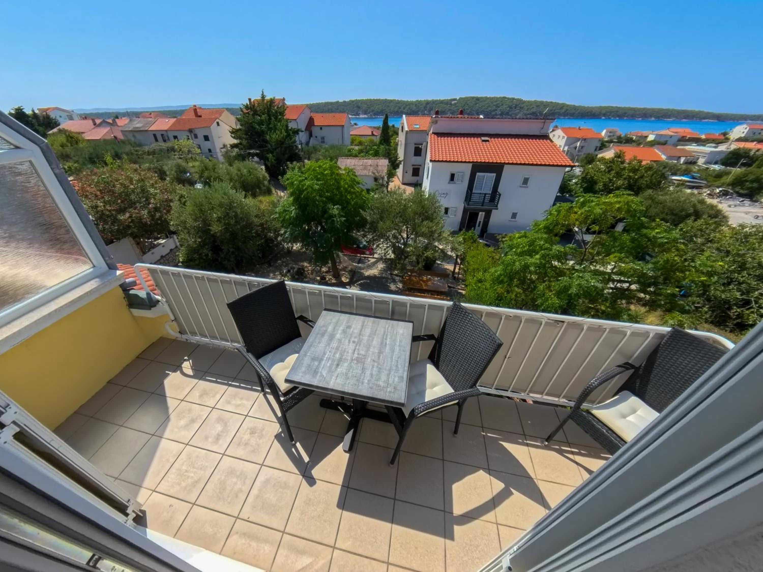 Apartment with Sea View - Photo 7