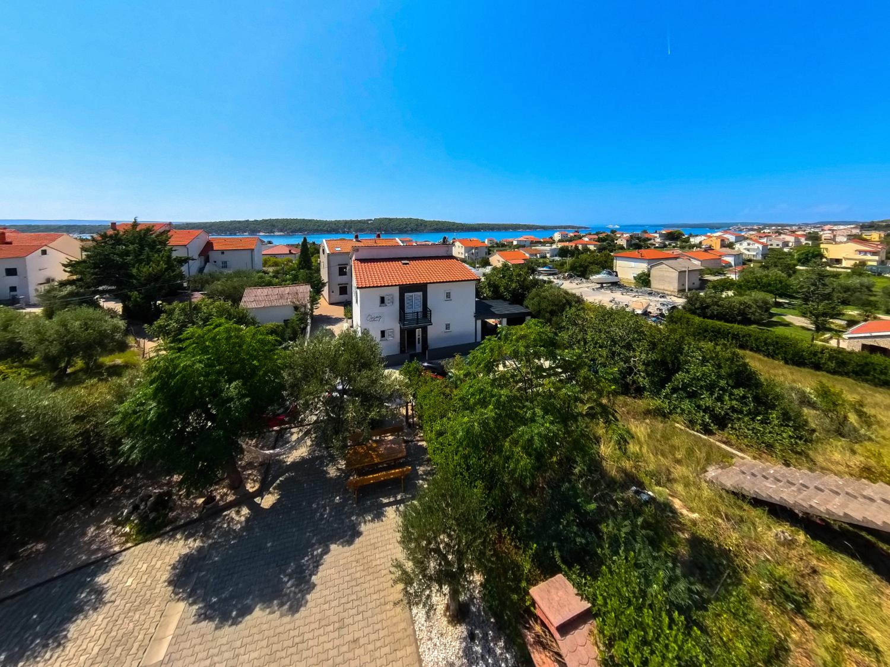 Apartment with Sea View - Photo 6