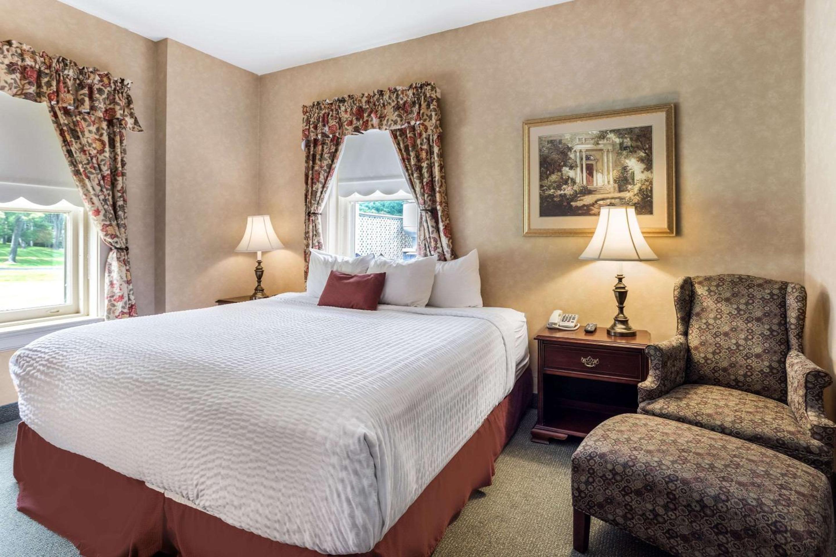 King Room - Non-Smoking - Photo 4