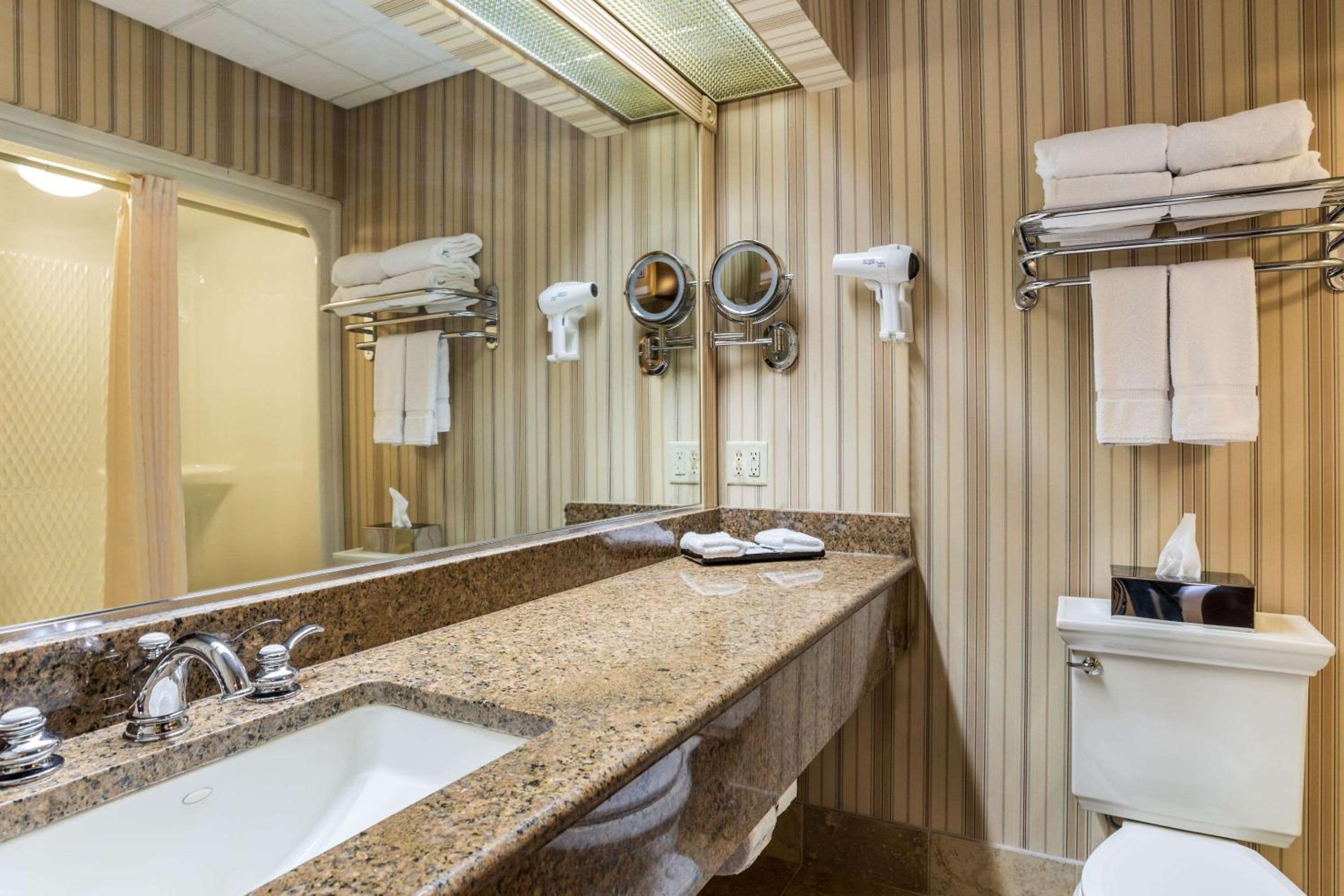 King Room - Non-Smoking - Photo 6