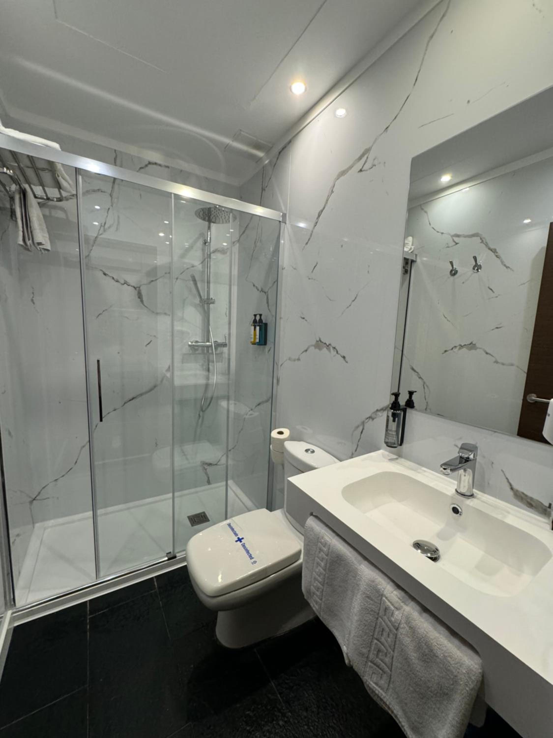 Economy Double Room — the supplier's photographs — photo 5