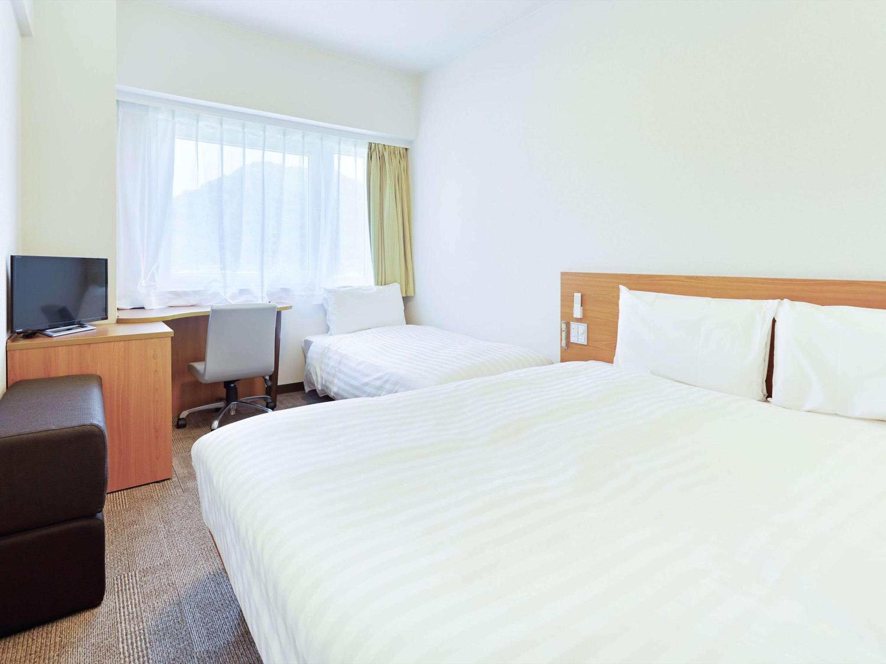 Double Room - Non Smoking - Photo 2