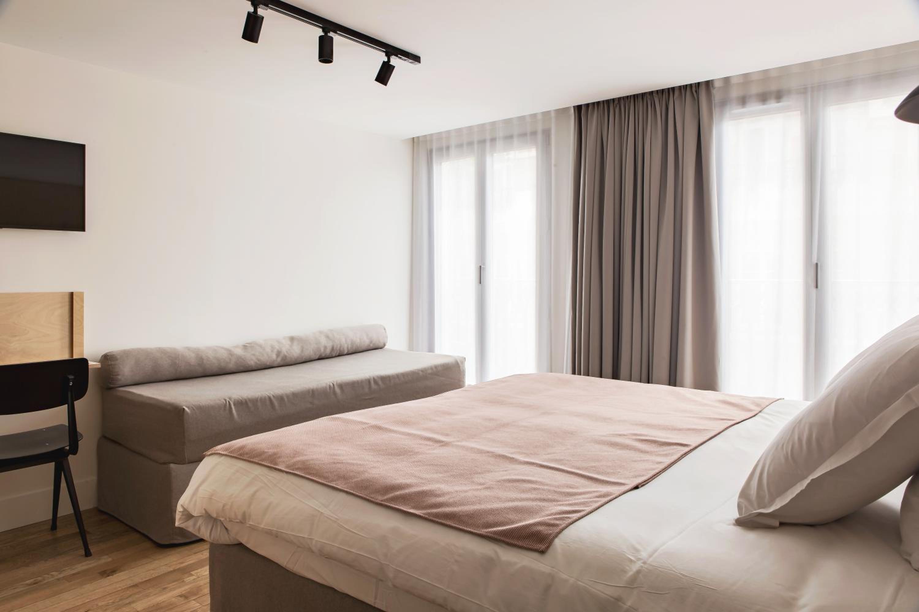 Triple Room thumbnail 5