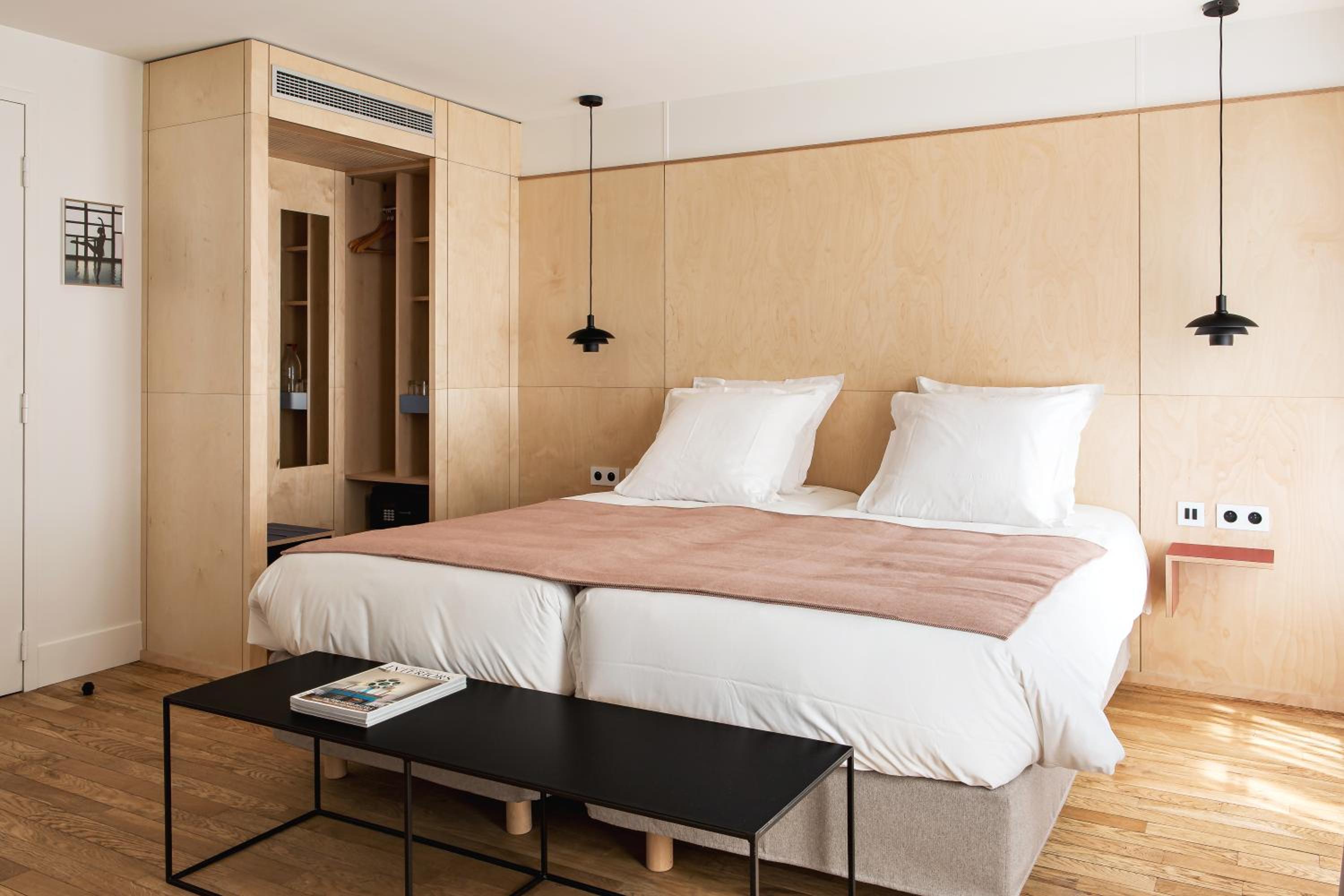 Superior Double Room thumbnail 6
