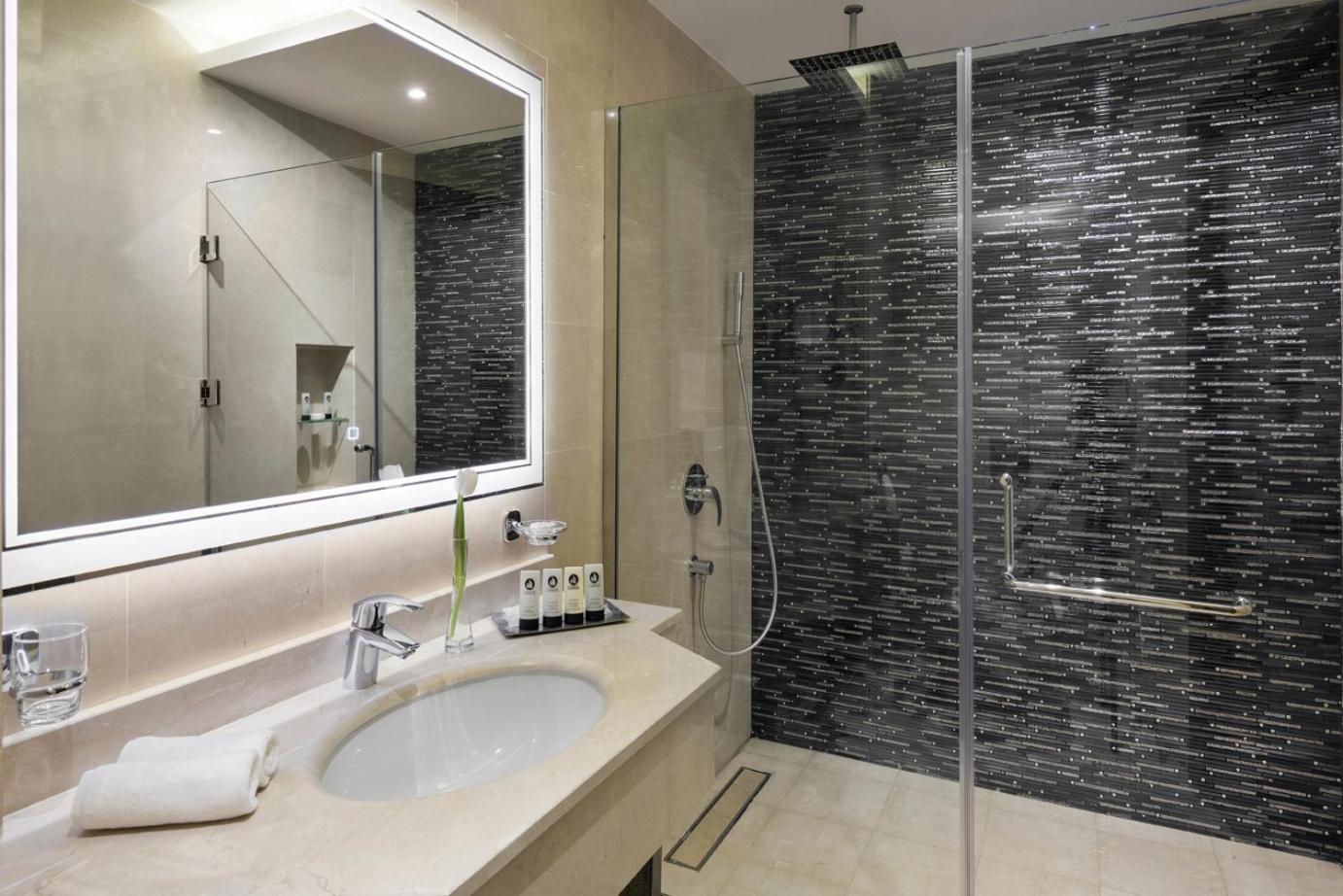 Executive King Room - Photo 2
