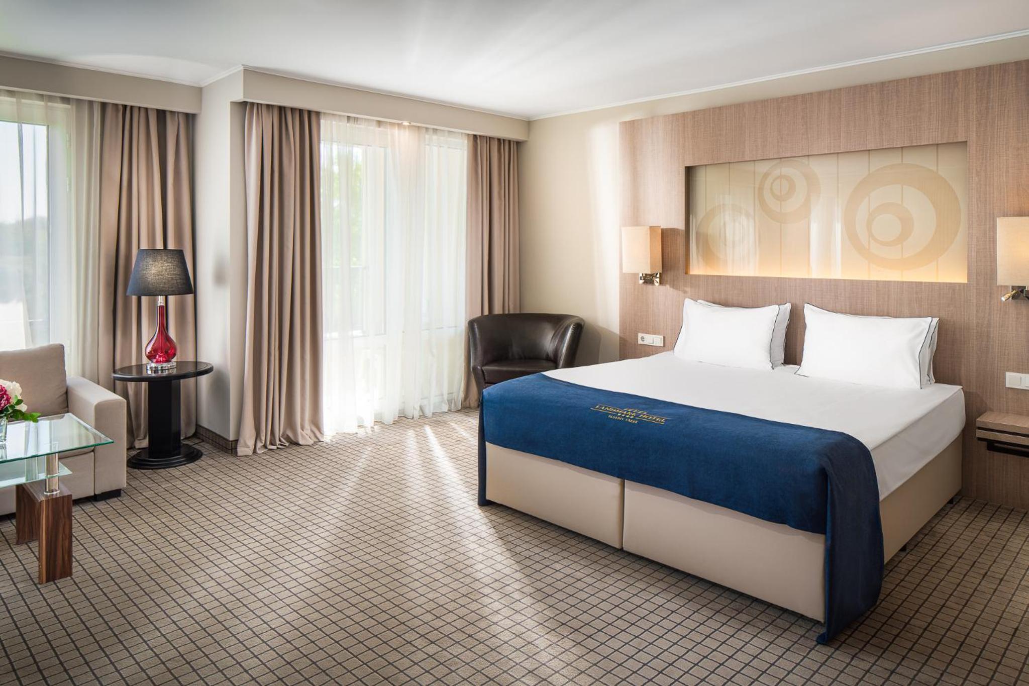 Deluxe Double or Twin Room with Balcony and Creek View photo 2