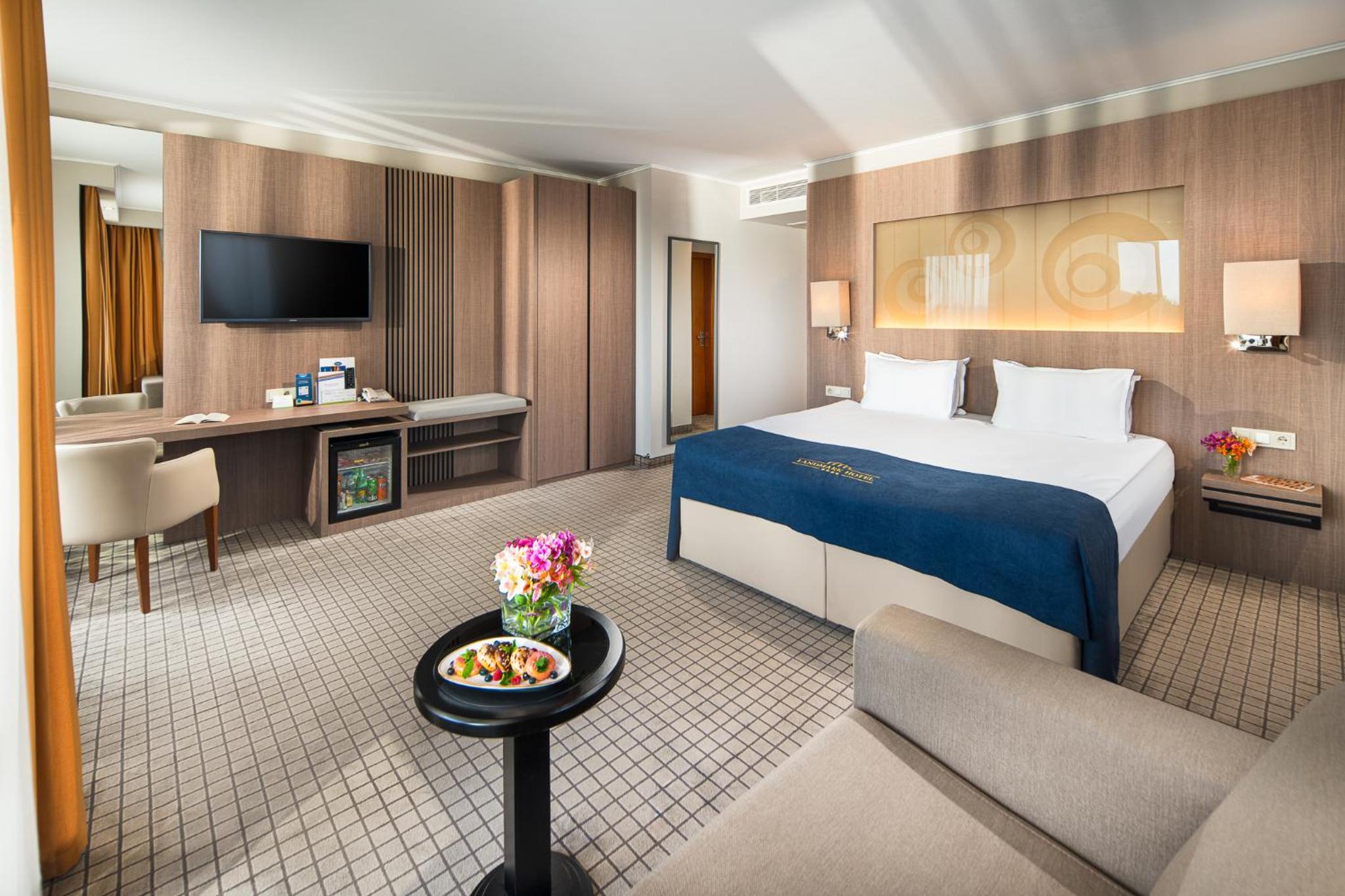Superior Double or Twin Room with Balcony and Creek View