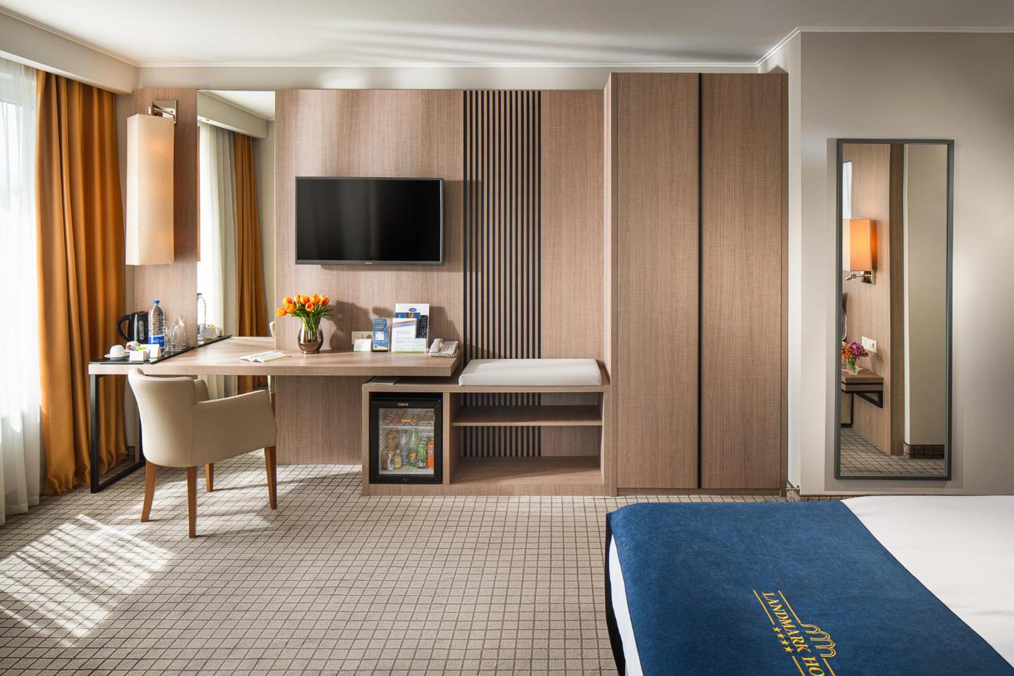 Superior Double or Twin Room with Balcony and Creek View photo 3