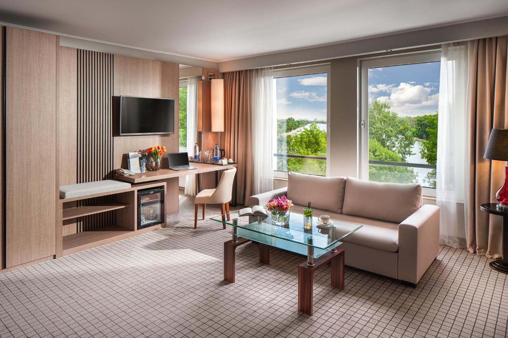 Deluxe Double or Twin Room with Balcony and Creek View