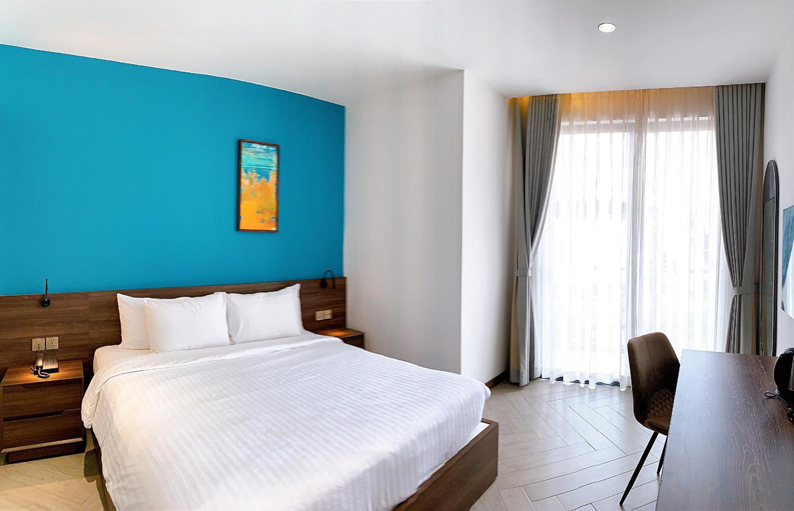 Deluxe Queen Room