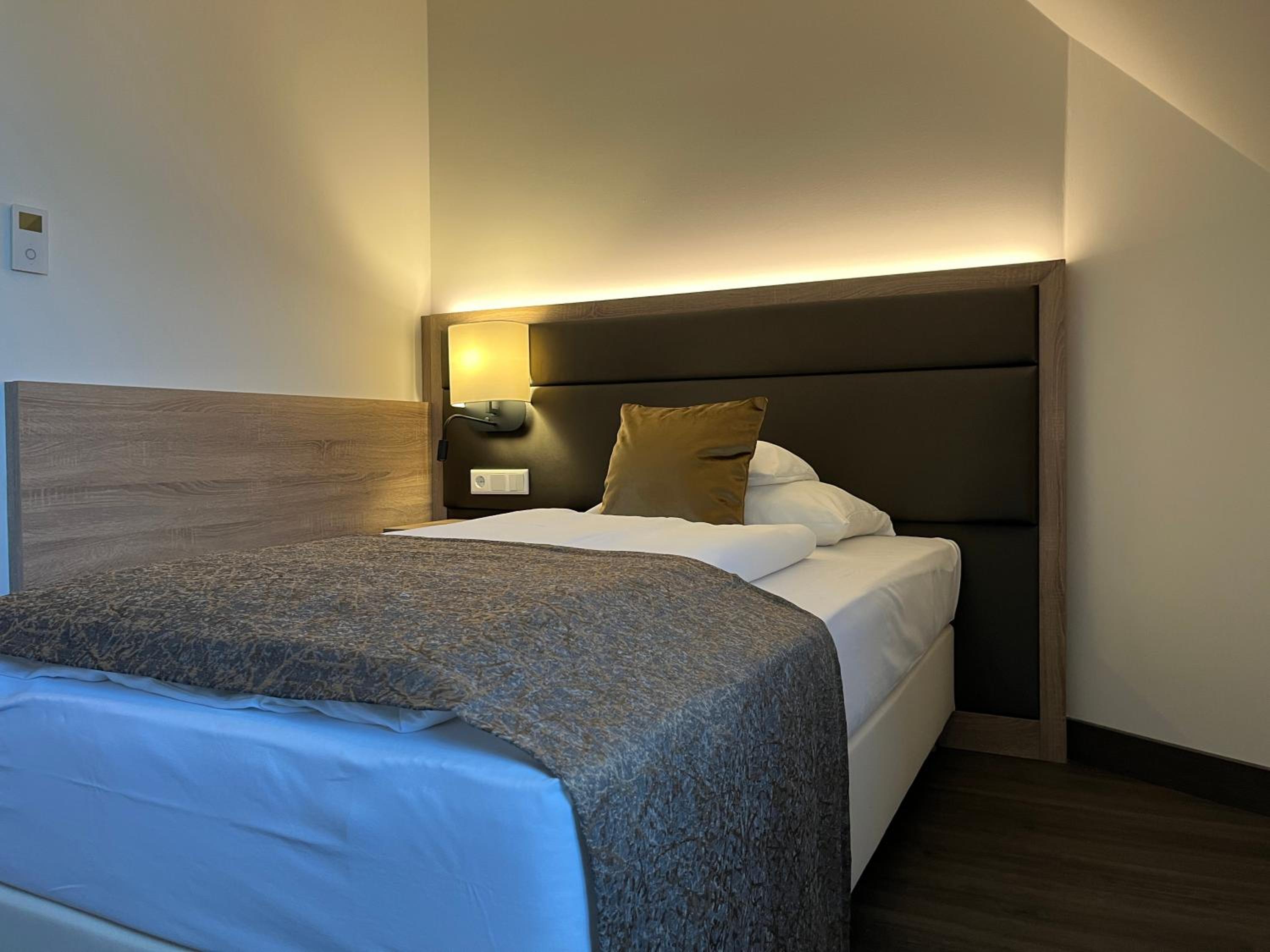 Twin Room - Photo 10