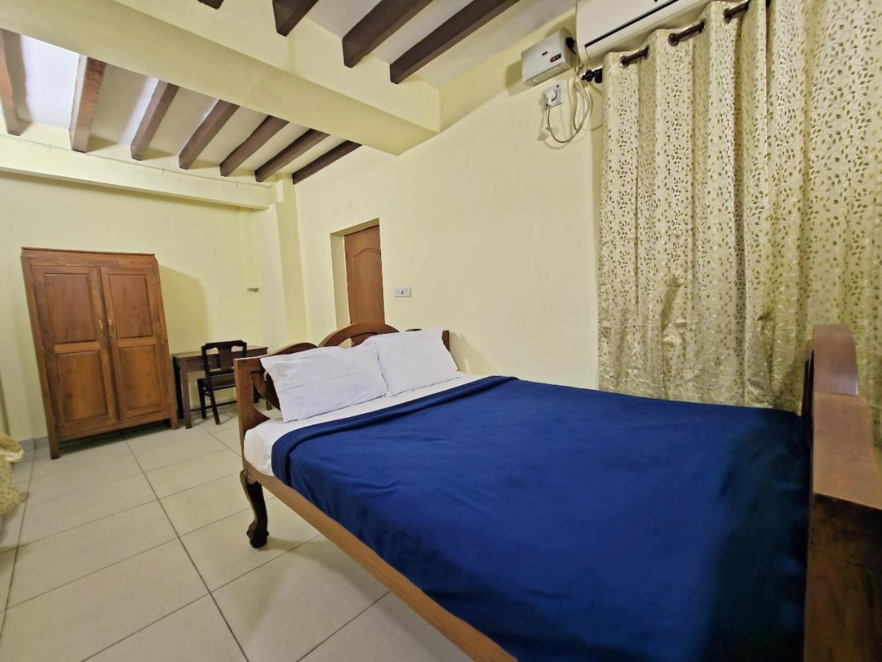 Double Room with Private Bathroom photo 2