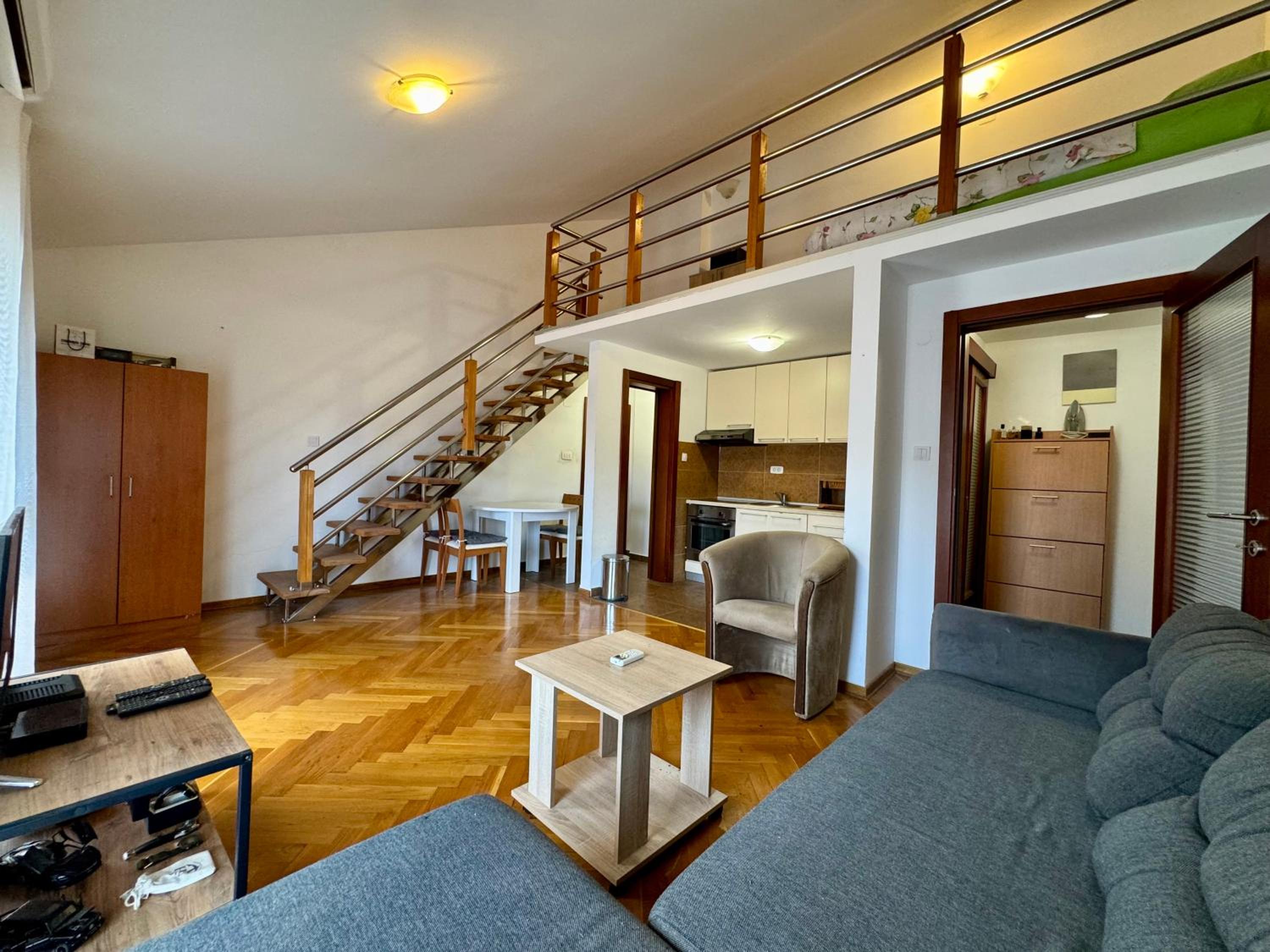 One-Bedroom Apartment photo 1